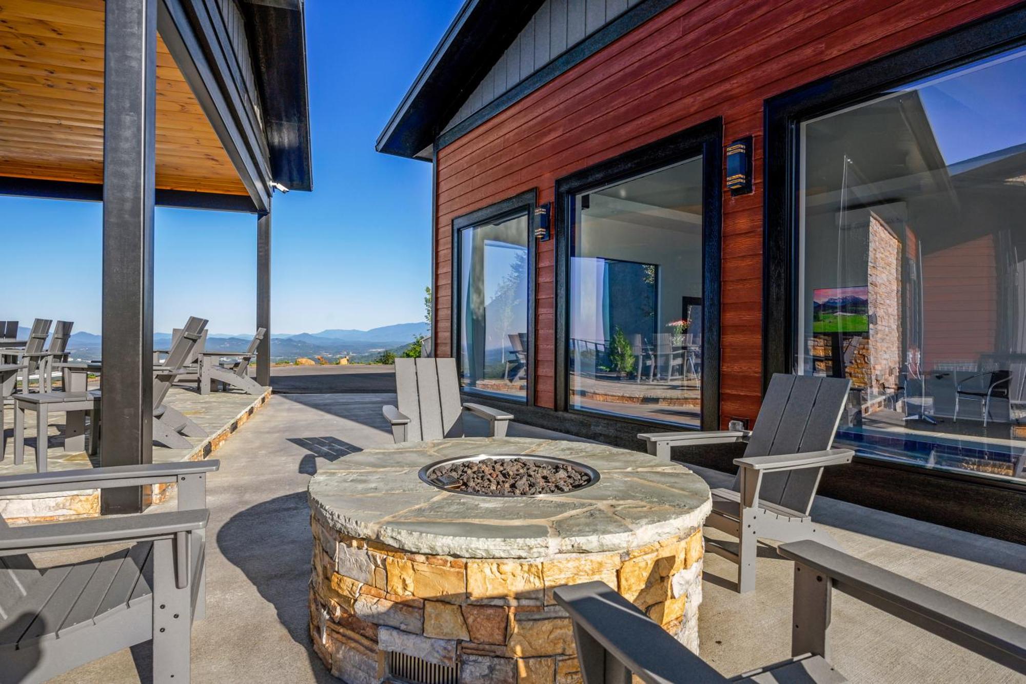 Villa Higher Power, 6bdrm 6bath, Specials, Free Tickets, Indoor Pool, Amazing View, Hot Tub, Gameroom