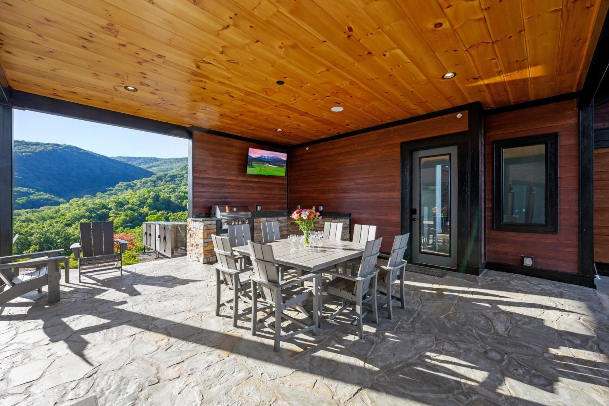 Higher Power, 6bdrm 6bath, Specials, Free Tickets, Indoor Pool, Amazing View, Hot Tub, Gameroom Villa