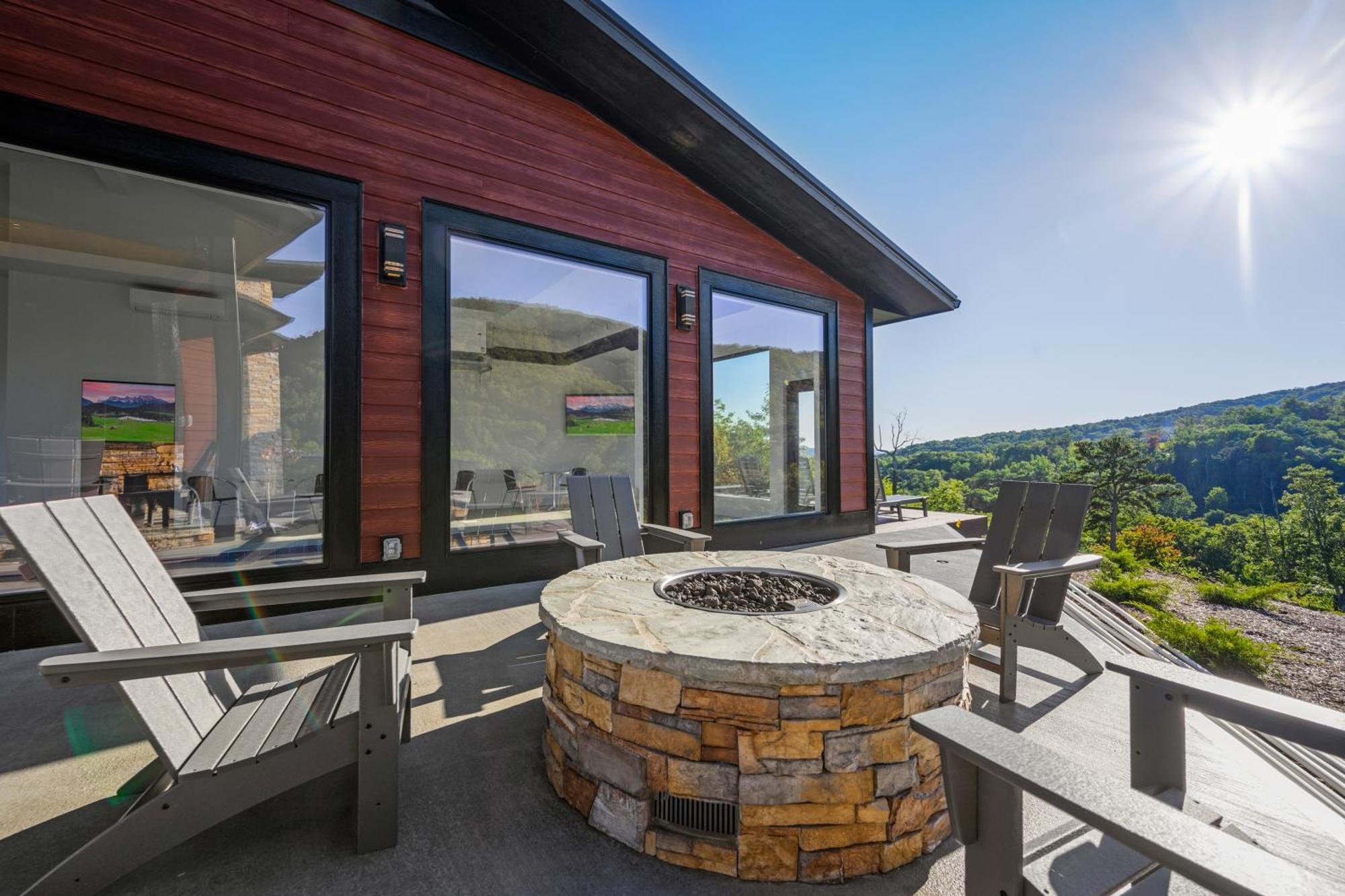 Villa Higher Power, 6bdrm 6bath, Specials, Free Tickets, Indoor Pool, Amazing View, Hot Tub, Gameroom Pigeon Forge