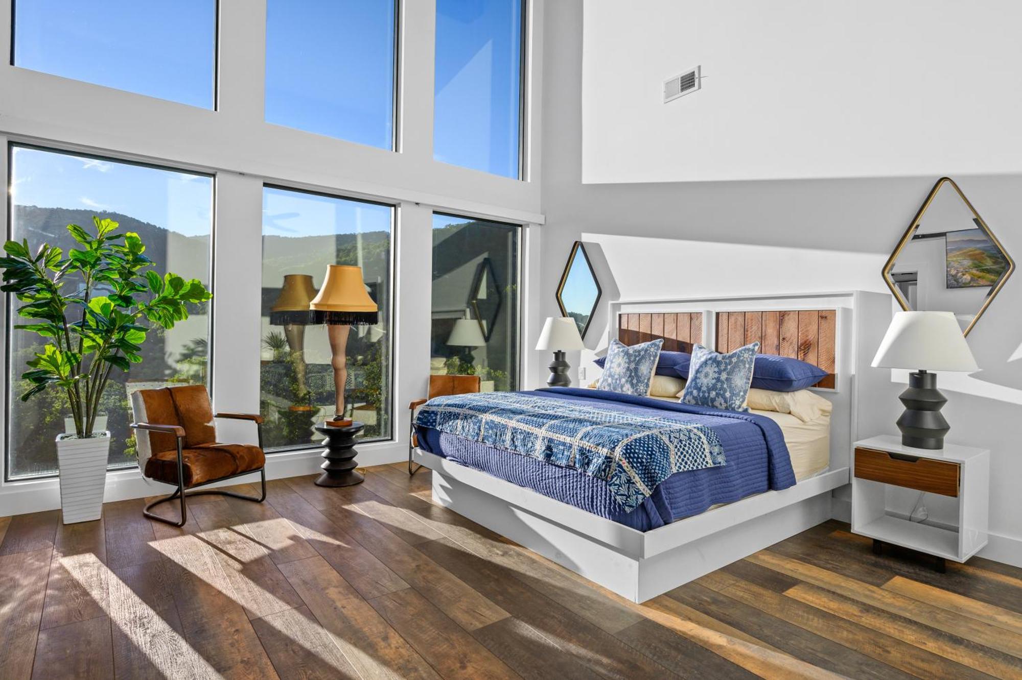 Higher Power, 6bdrm 6bath, Specials, Free Tickets, Indoor Pool, Amazing View, Hot Tub, Gameroom Villa Pigeon Forge