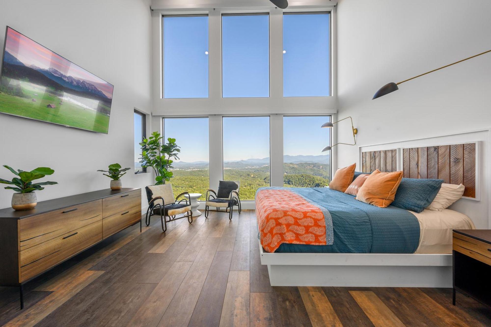 Villa Higher Power, 6bdrm 6bath, Specials, Free Tickets, Indoor Pool, Amazing View, Hot Tub, Gameroom Pigeon Forge
