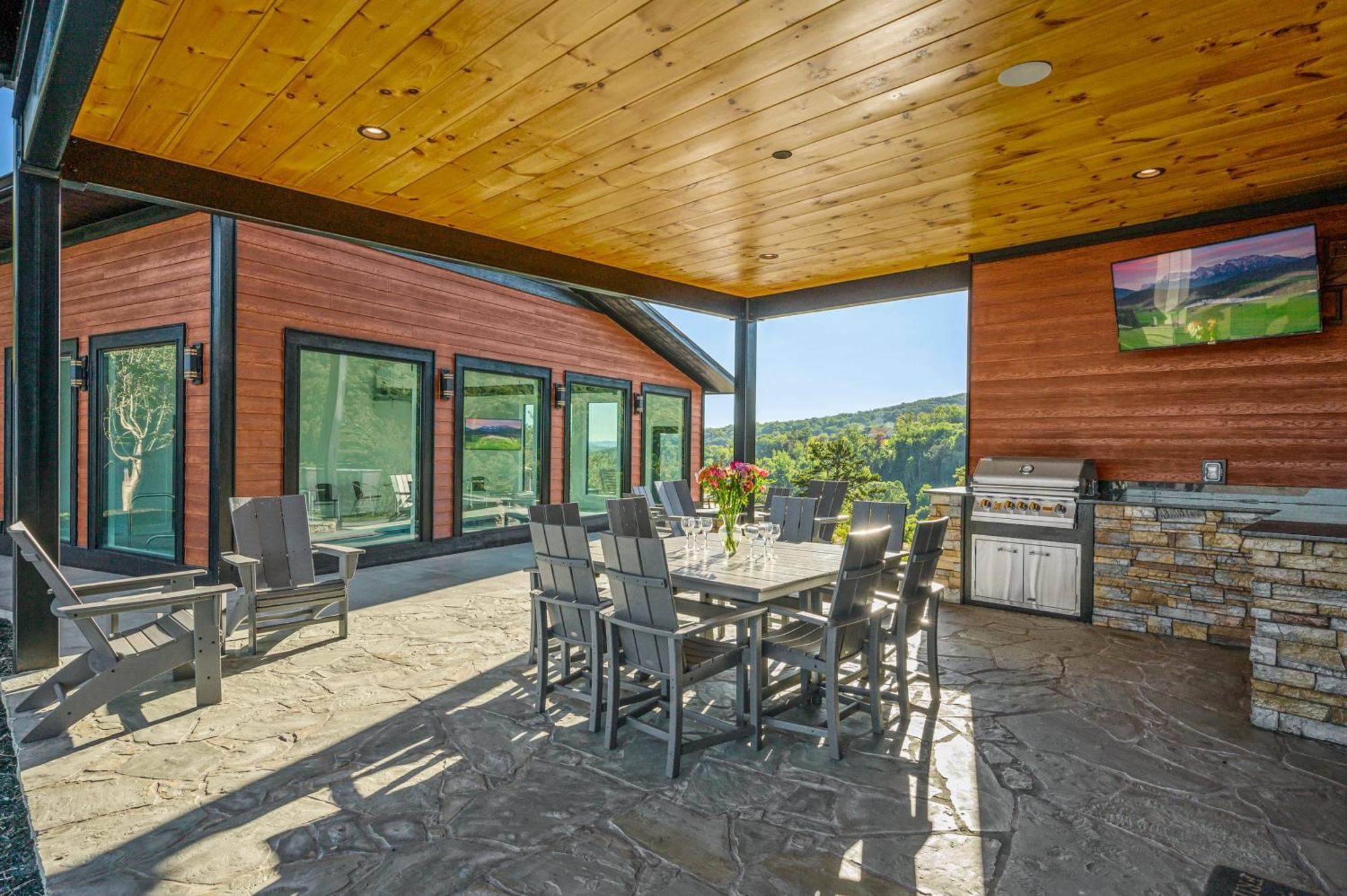 Villa Higher Power, 6bdrm 6bath, Specials, Free Tickets, Indoor Pool, Amazing View, Hot Tub, Gameroom Pigeon Forge