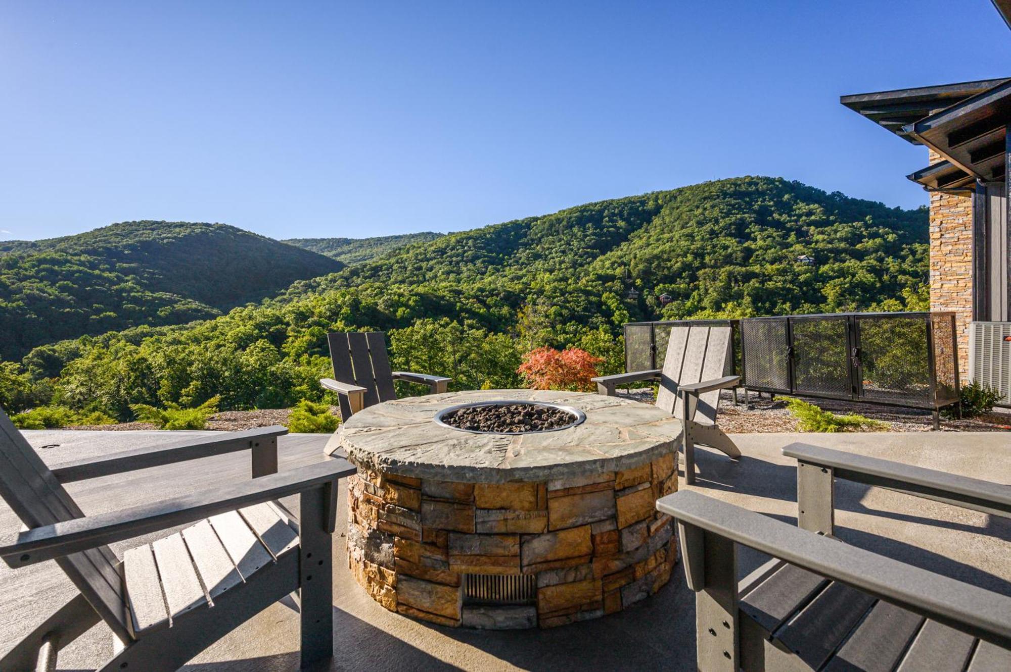 Higher Power, 6bdrm 6bath, Specials, Free Tickets, Indoor Pool, Amazing View, Hot Tub, Gameroom Pigeon Forge