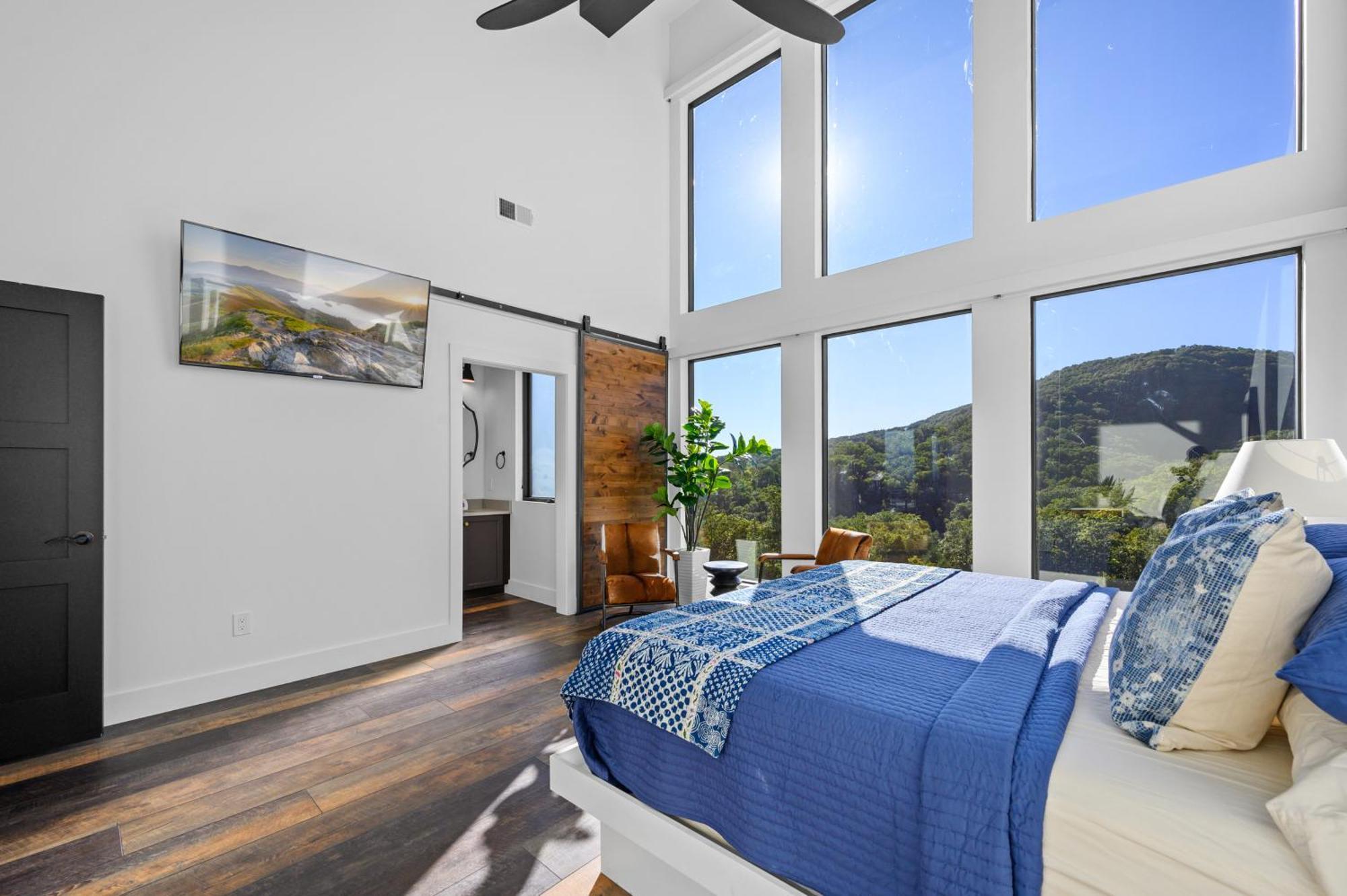 Higher Power, 6bdrm 6bath, Specials, Free Tickets, Indoor Pool, Amazing View, Hot Tub, Gameroom Pigeon Forge