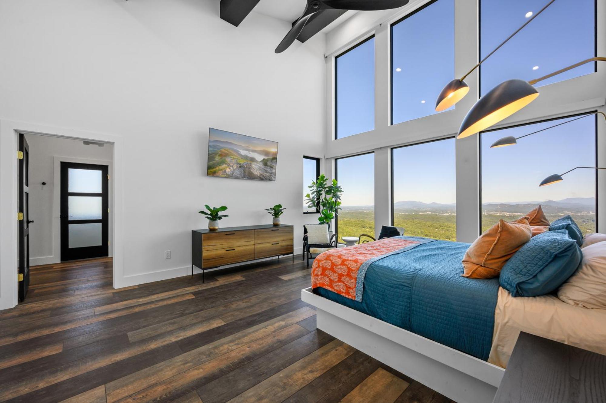 Higher Power, 6bdrm 6bath, Specials, Free Tickets, Indoor Pool, Amazing View, Hot Tub, Gameroom * Pigeon Forge