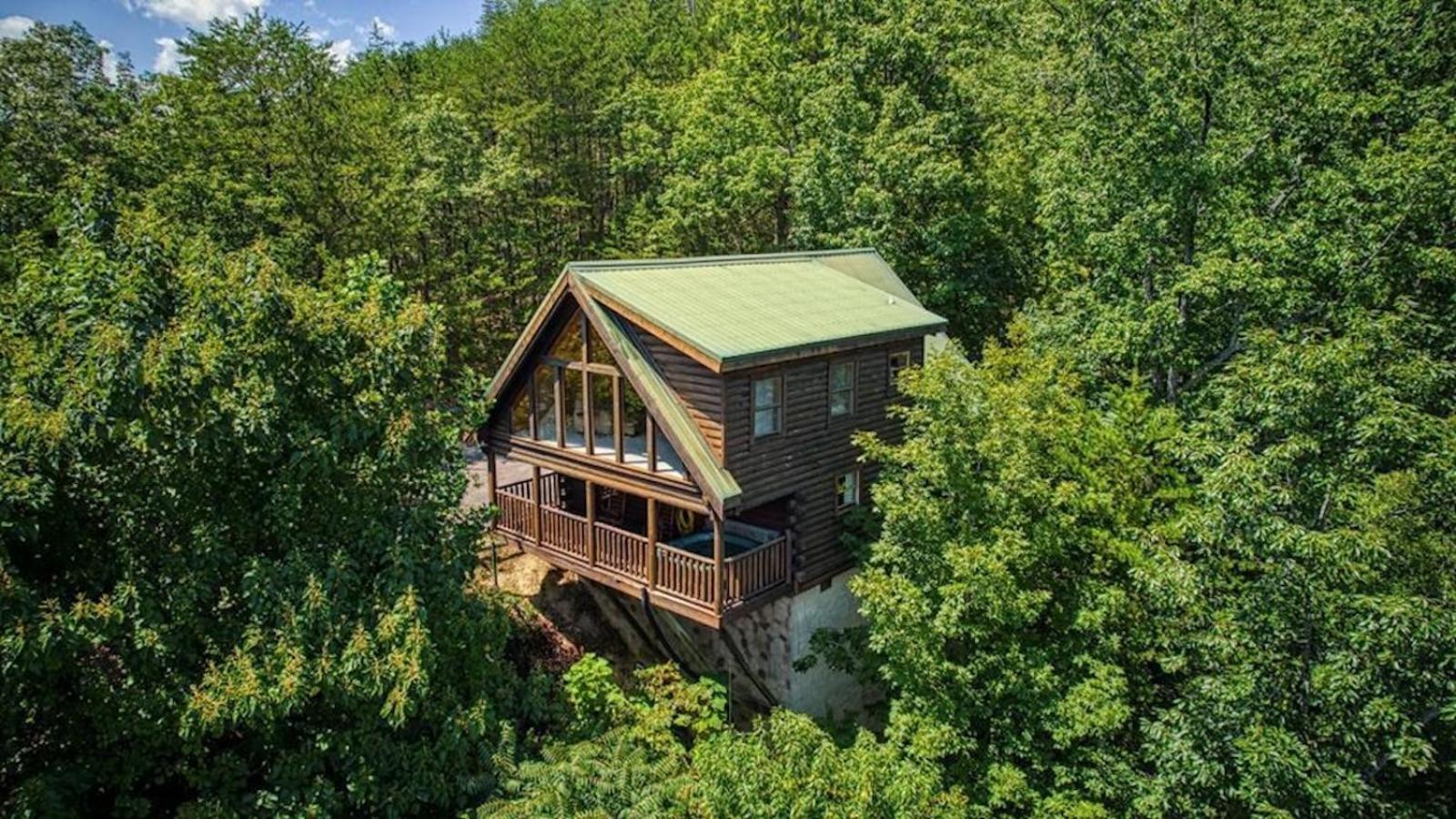 Smoky Paws - Exceptional Cabin, Stunning Mountain Views, Hot Tub, Tranquil, Gigabit Internet, Free L2 Ev Pigeon Forge