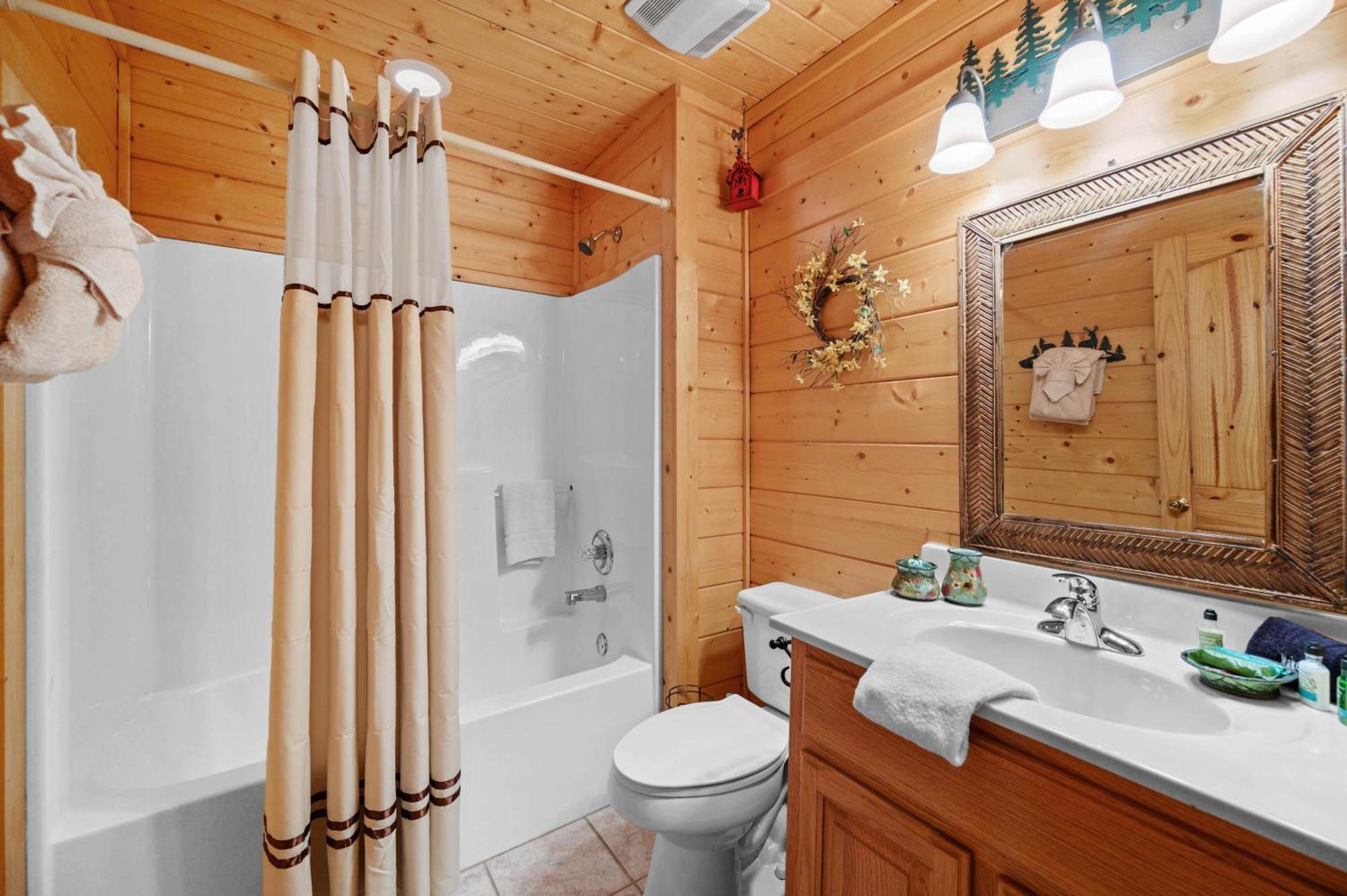 Chalet Valley Dream:3 Bdrm 3bath, Specials, Free Tickets, One Level *