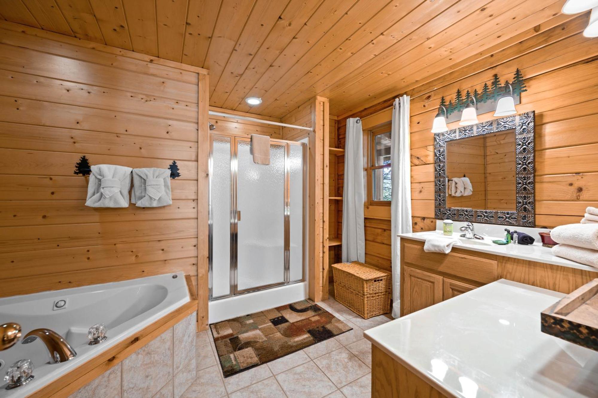 Valley Dream:3 Bdrm 3bath, Specials, Free Tickets, One Level *