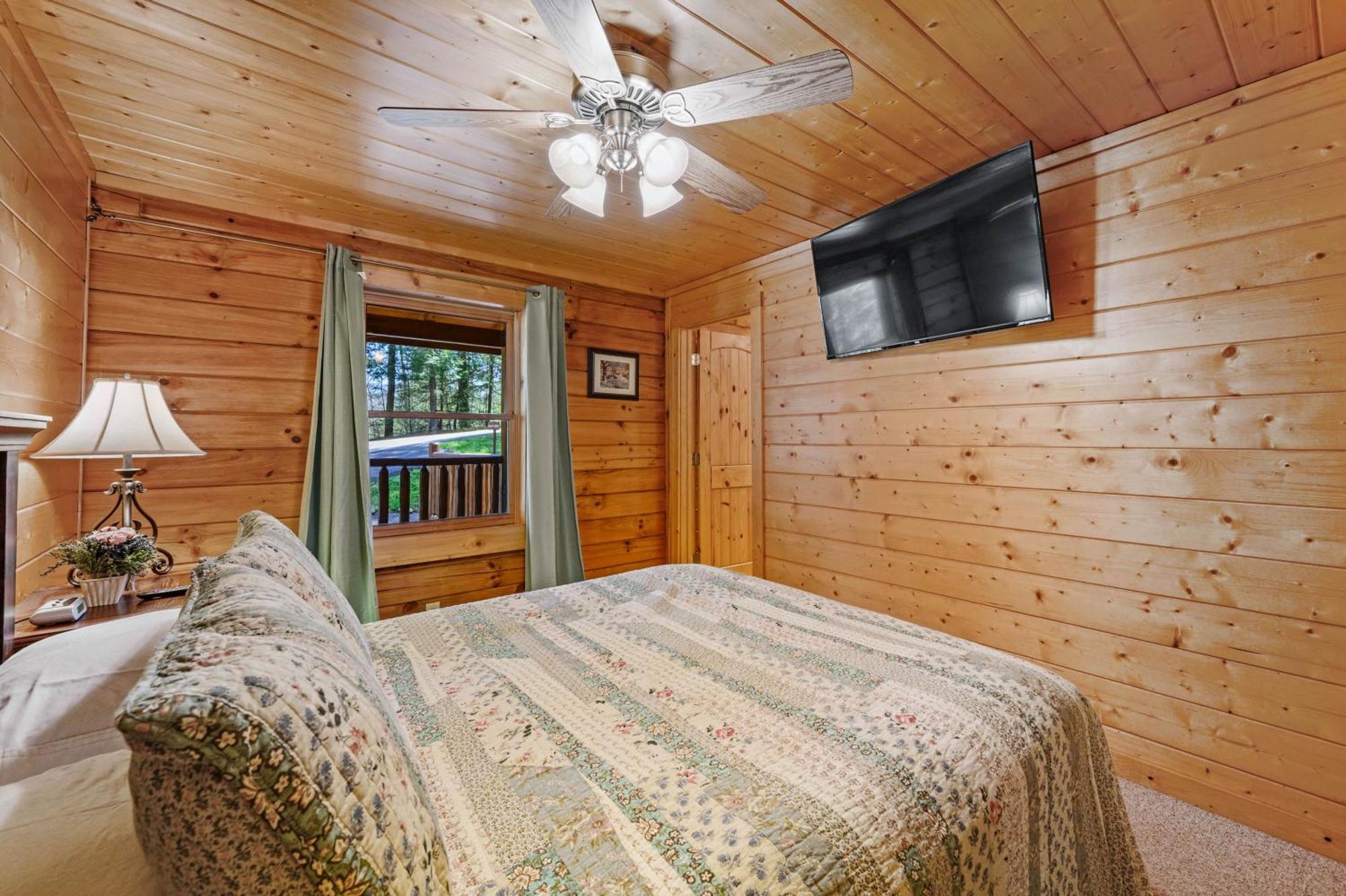 Valley Dream:3 Bdrm 3bath, Specials, Free Tickets, One Level