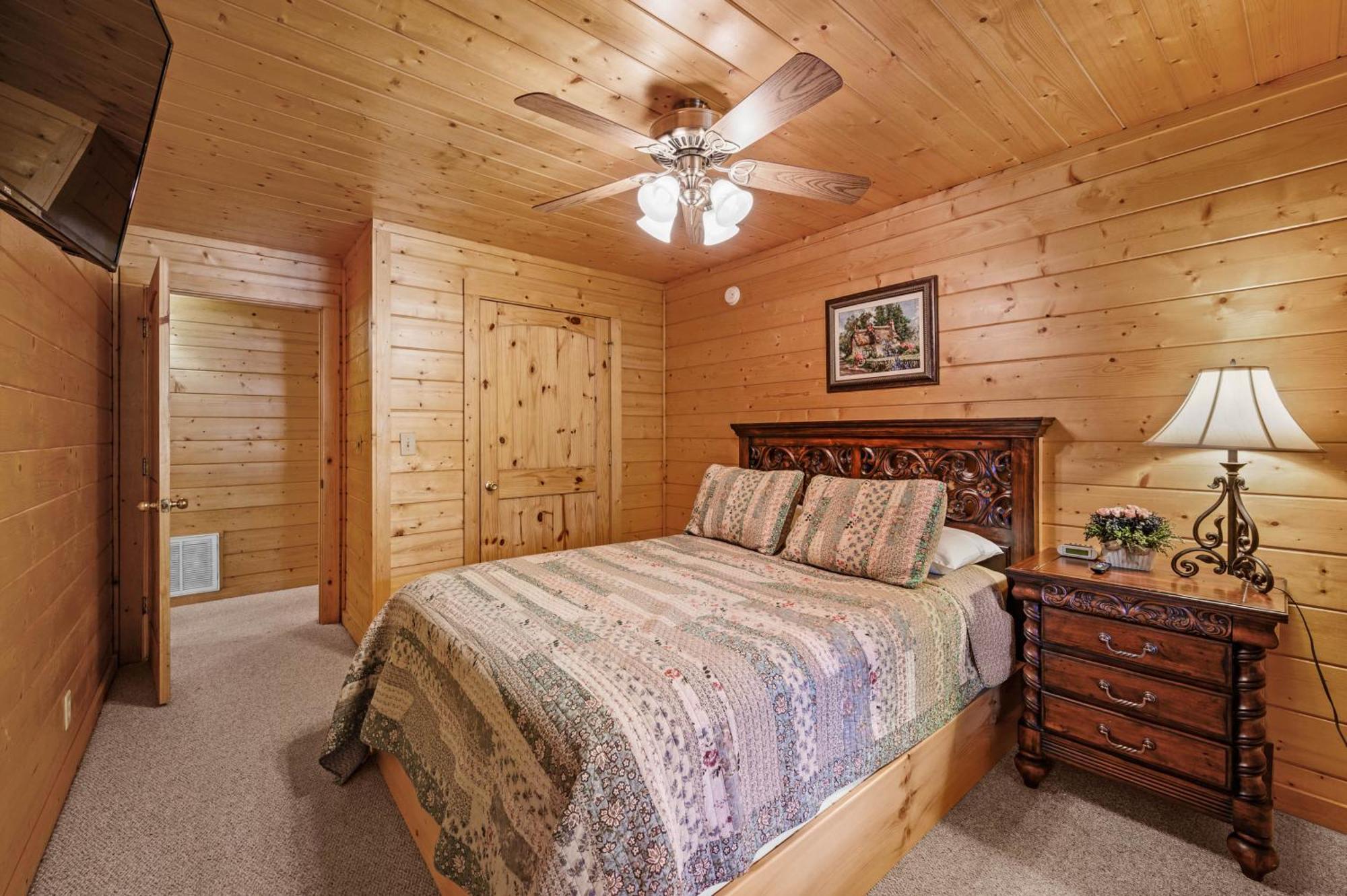 Valley Dream:3 Bdrm 3bath, Specials, Free Tickets, One Level Chalet Pigeon Forge