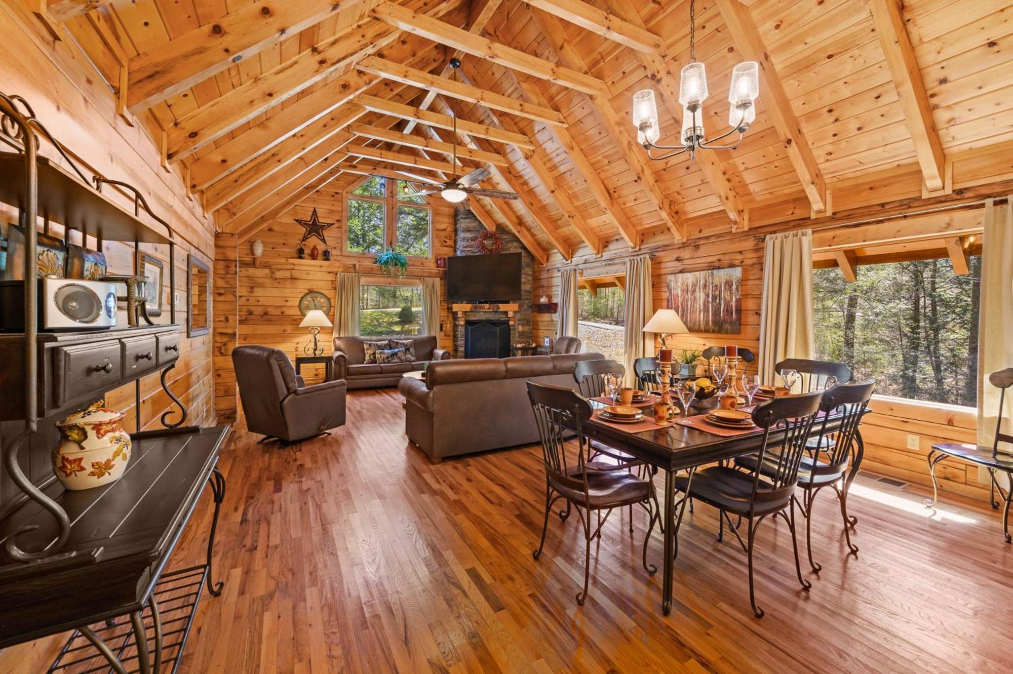 Valley Dream:3 Bdrm 3bath, Specials, Free Tickets, One Level