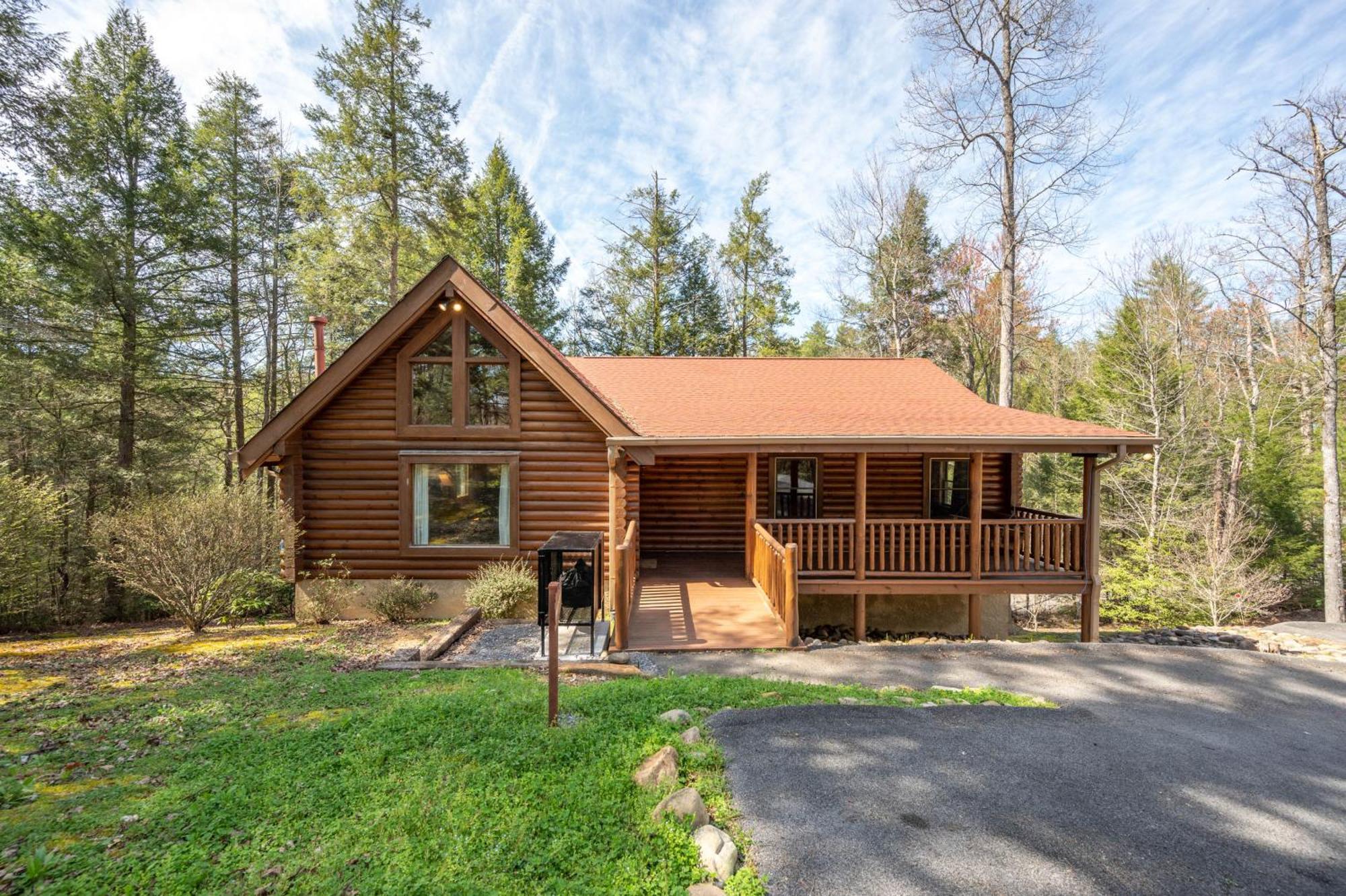 Valley Dream:3 Bdrm 3bath, Specials, Free Tickets, One Level Chalet Pigeon Forge
