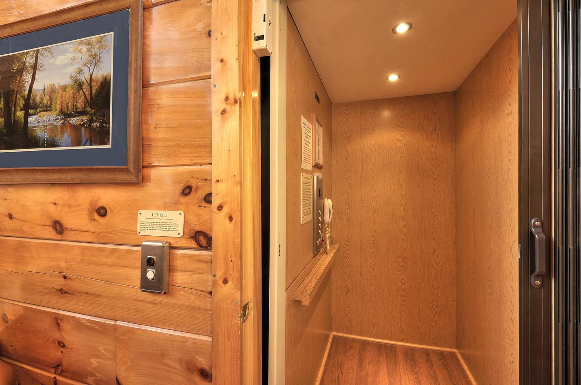 Magical Moose, 7bdrm 7bath, Specials, Free Tickets, Elevator, Hot Tub
