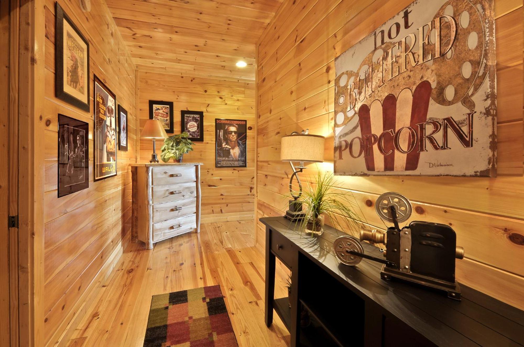 Magical Moose, 7bdrm 7bath, Specials, Free Tickets, Elevator, Hot Tub Villa Pigeon Forge