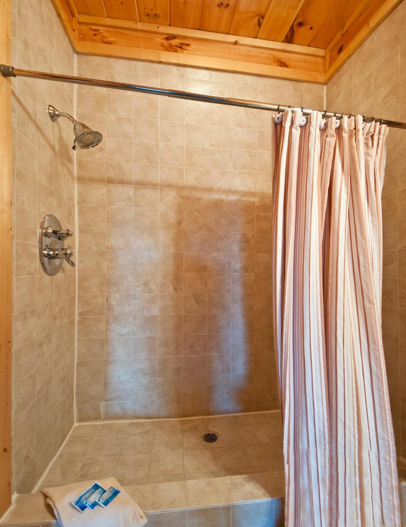 Magical Moose, 7bdrm 7bath, Specials, Free Tickets, Elevator, Hot Tub Villa Pigeon Forge