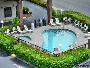 Hotel Baymont By Wyndham Near Island Drive 3*