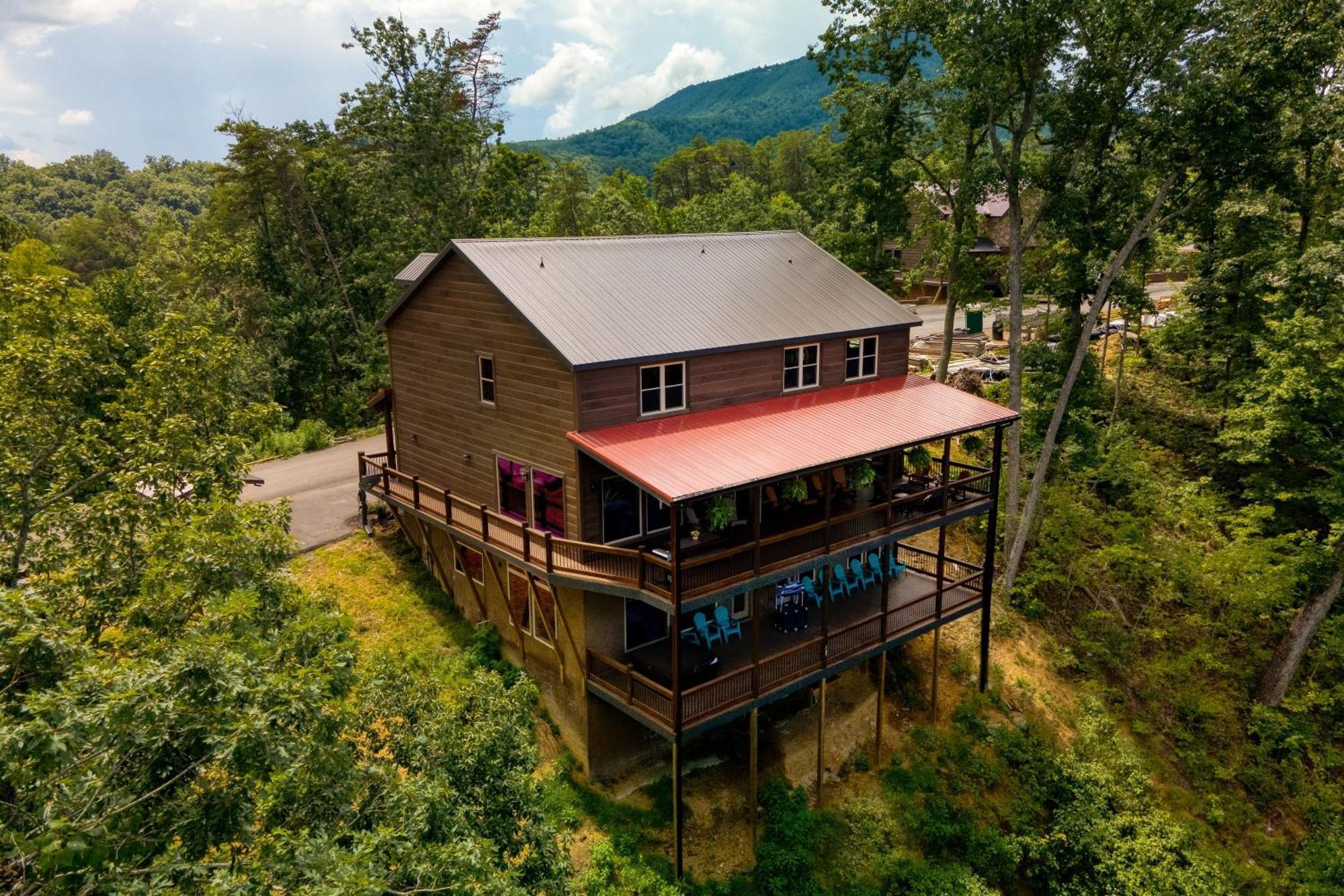 Wanderer By Avantstay Sleeps 26 A Custom Smokies Pigeon Forge
