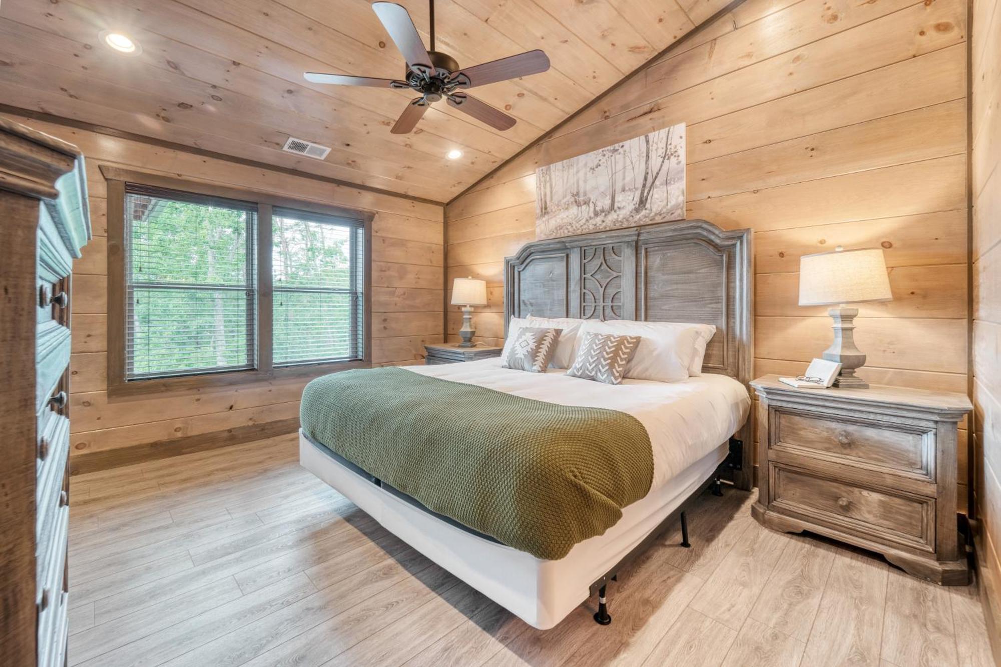 Wanderer By Avantstay Sleeps 26 A Custom Smokies Holiday home Pigeon Forge