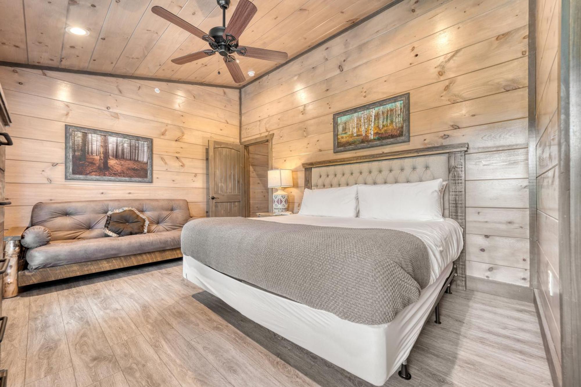 Holiday home Wanderer By Avantstay Sleeps 26 A Custom Smokies