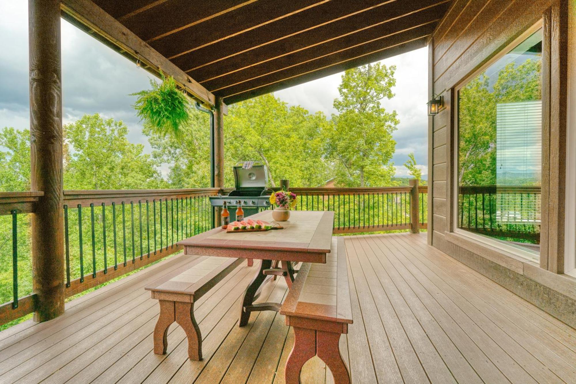 Wanderer By Avantstay Sleeps 26 A Custom Smokies Holiday home