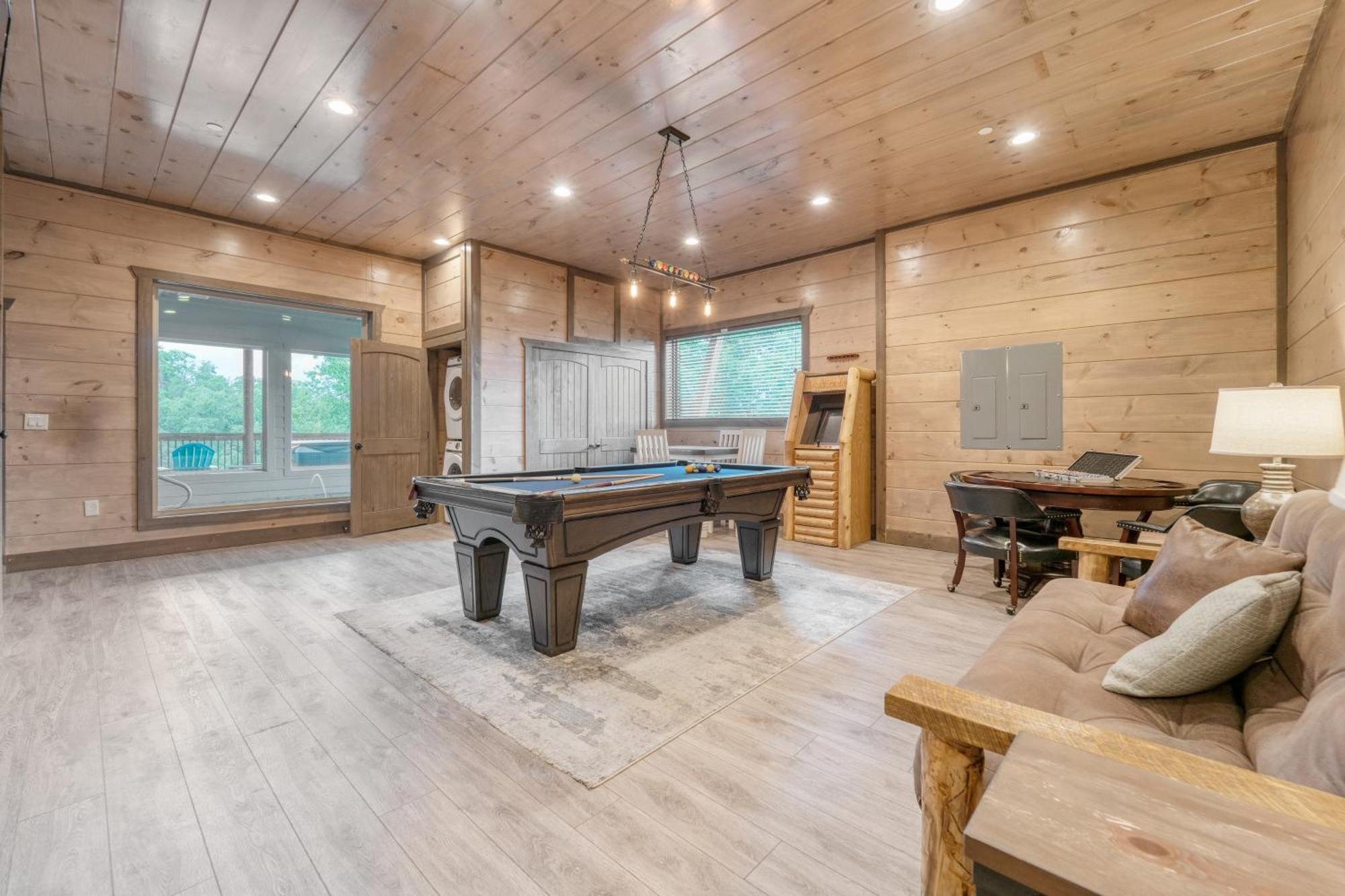Wanderer By Avantstay Sleeps 26 A Custom Smokies