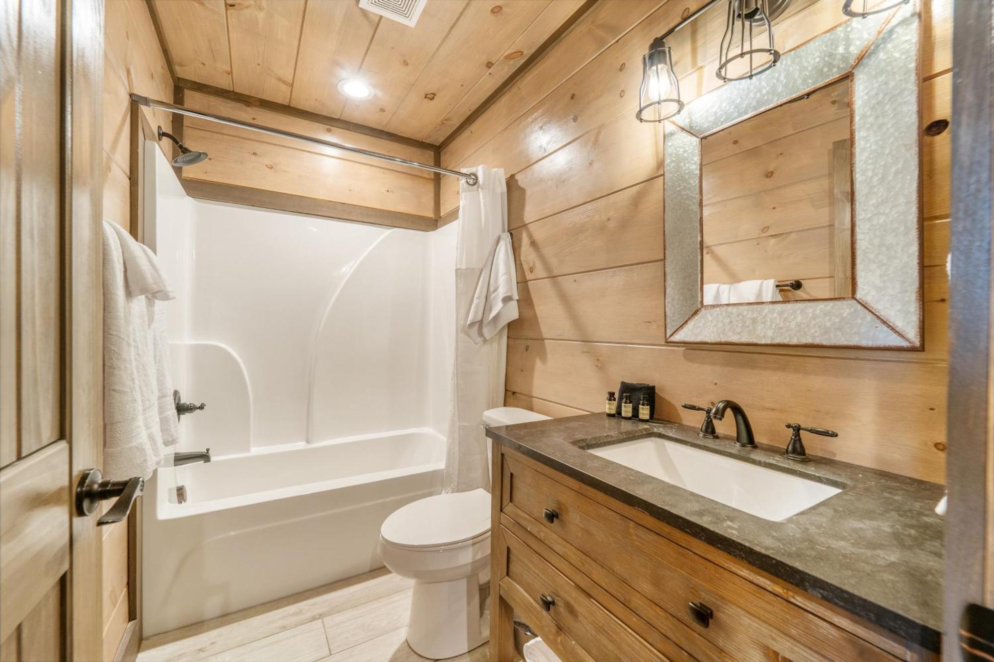 Holiday home Wanderer By Avantstay Sleeps 26 A Custom Smokies Pigeon Forge