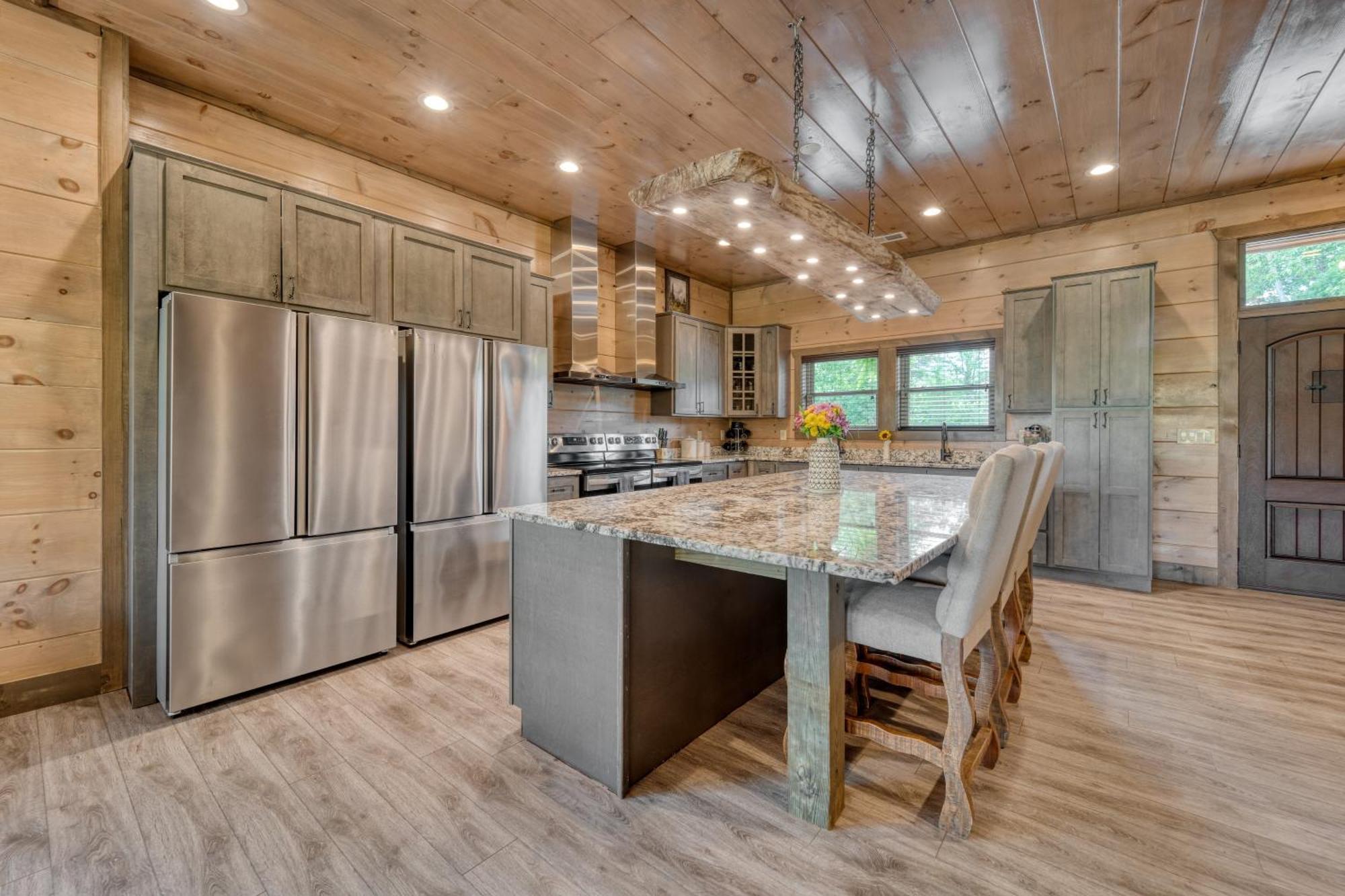 Holiday home Wanderer By Avantstay Sleeps 26 A Custom Smokies *
