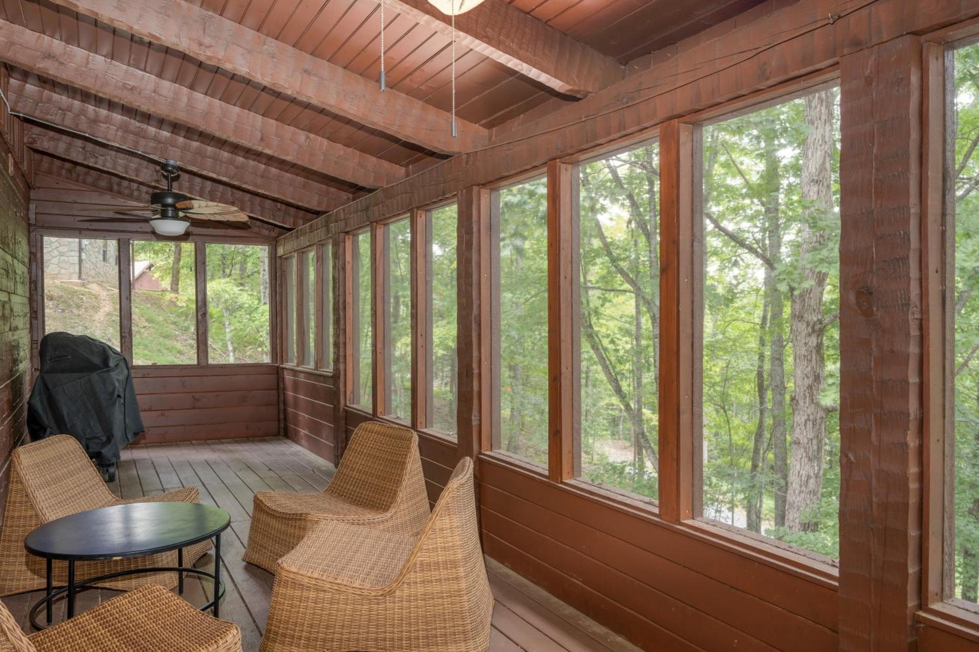 Holiday home Dudley I By Avantstay Cosy W Hot Tub Incredible Views Pigeon Forge