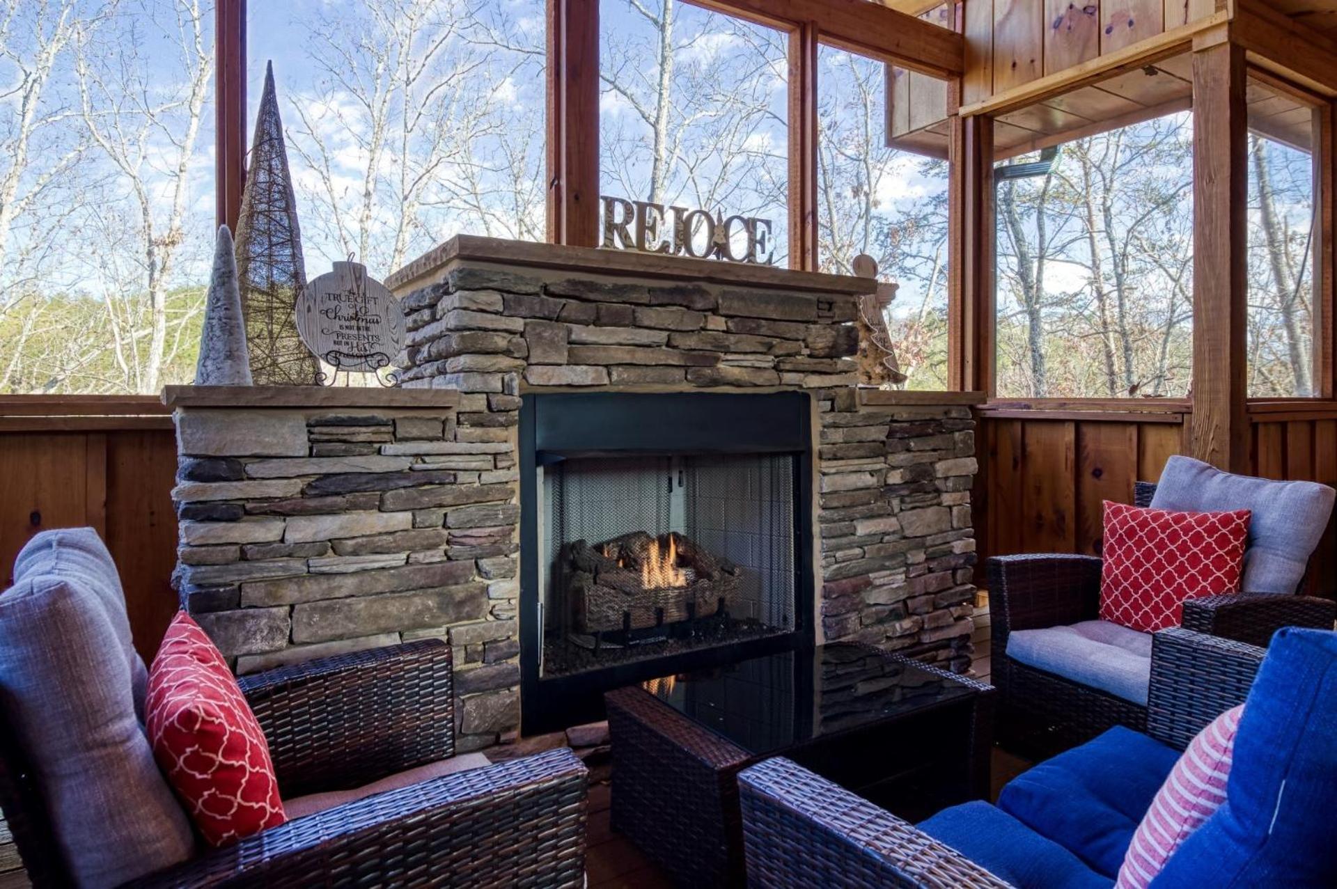 Ern823 - Eagle Falls - Great Location With Private Heated Indoor Pool! Close To Town! Pigeon Forge