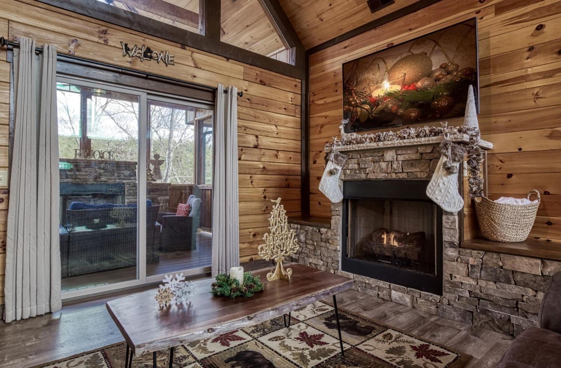Ern823 - Eagle Falls - Great Location With Private Heated Indoor Pool! Close To Town! Holiday home *