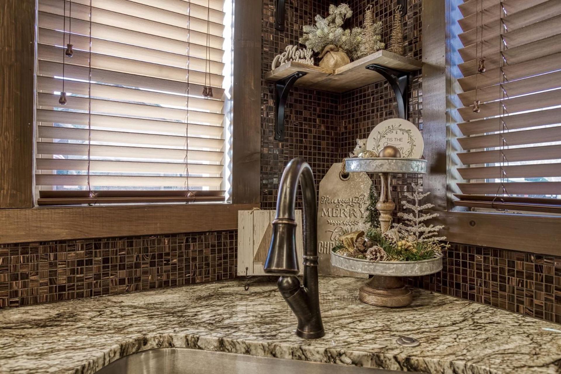 Ern823 - Eagle Falls - Great Location With Private Heated Indoor Pool! Close To Town! * Pigeon Forge