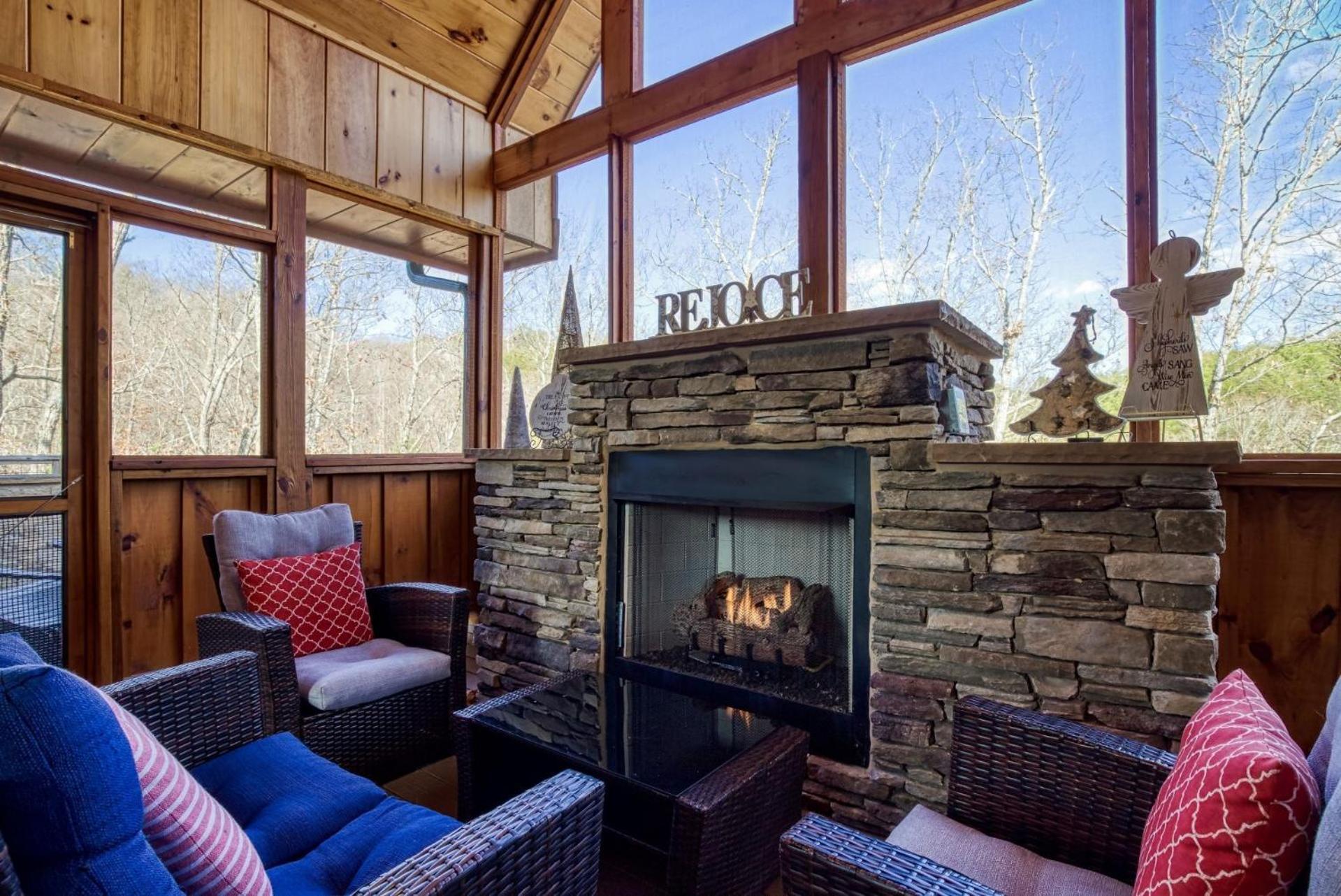 Holiday home Ern823 - Eagle Falls - Great Location With Private Heated Indoor Pool! Close To Town!