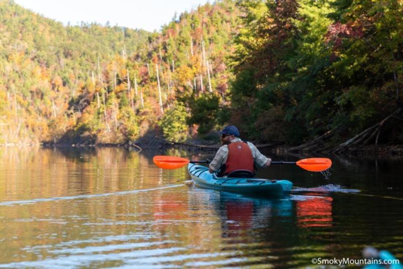 River Access W Rafts For Tubing- Hot Tub-ev Outlet- Near Attractions Holiday home Pigeon Forge