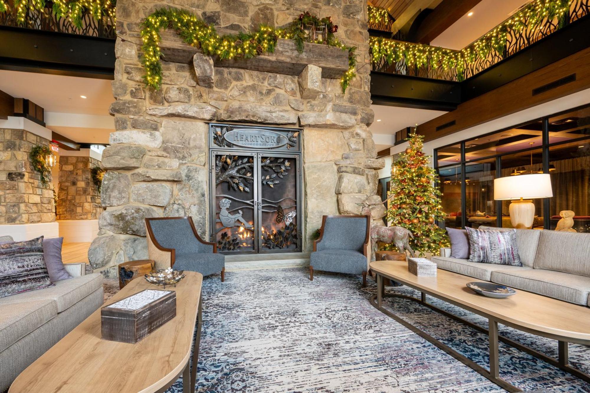 Hotel Dollywood's Heartsong &