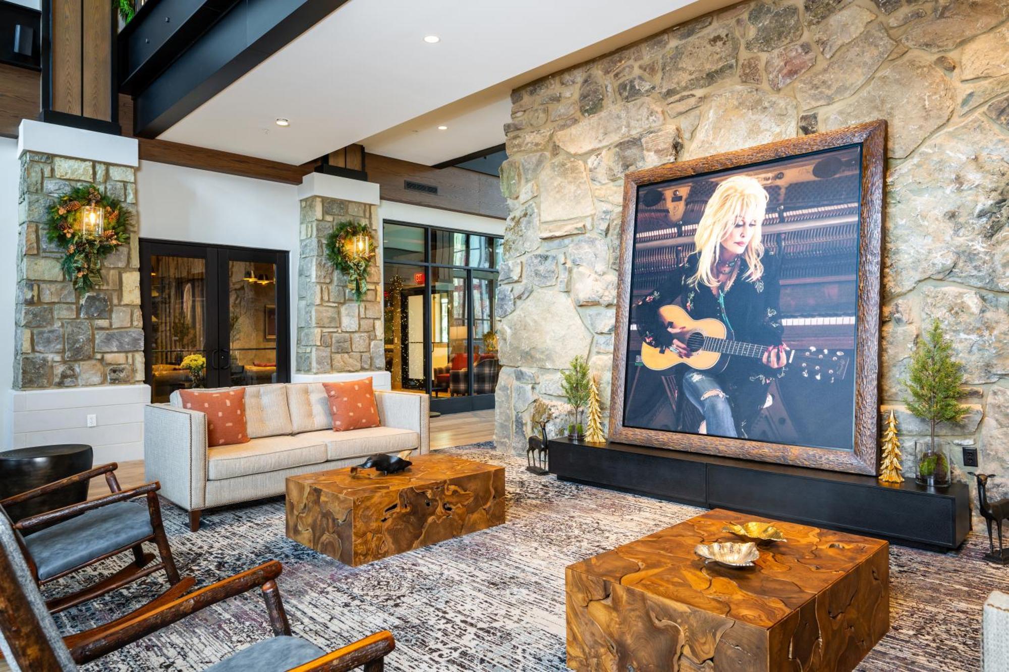 Dollywood's Heartsong & Hotel