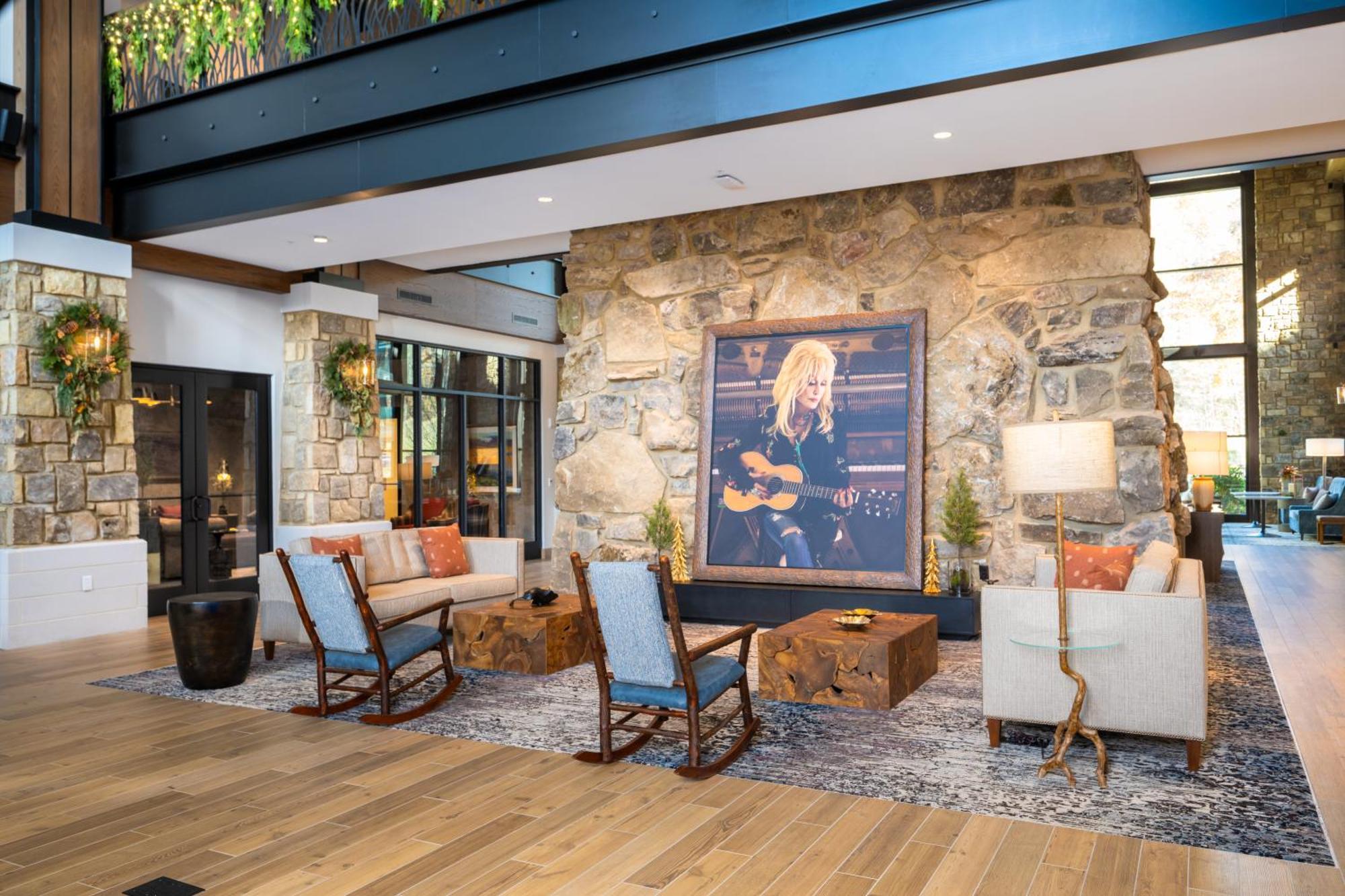 Dollywood's Heartsong & Hotel