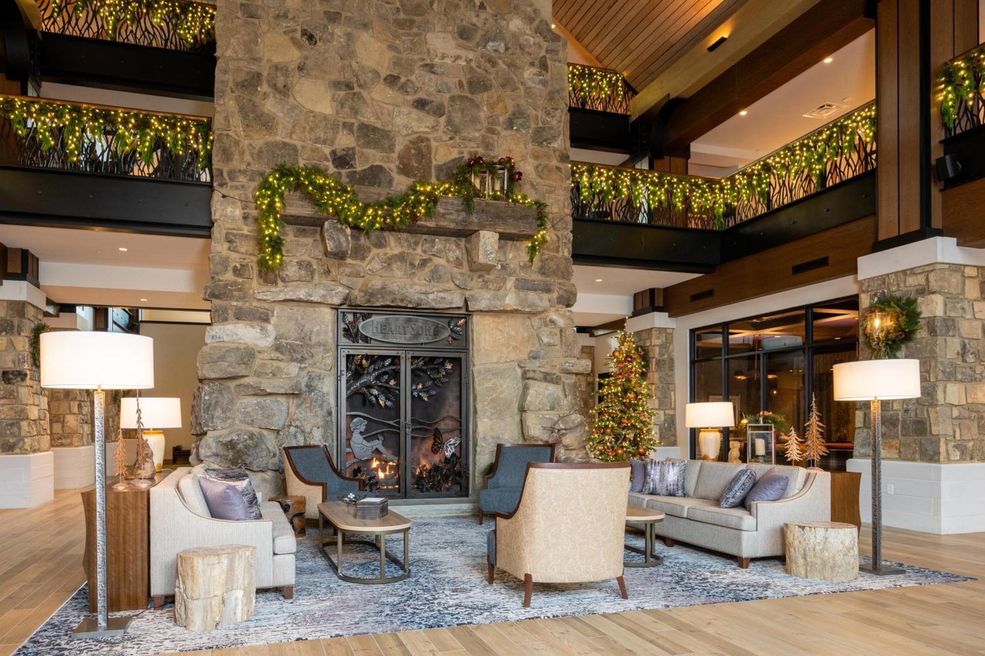 Hotel Dollywood's Heartsong & 4*