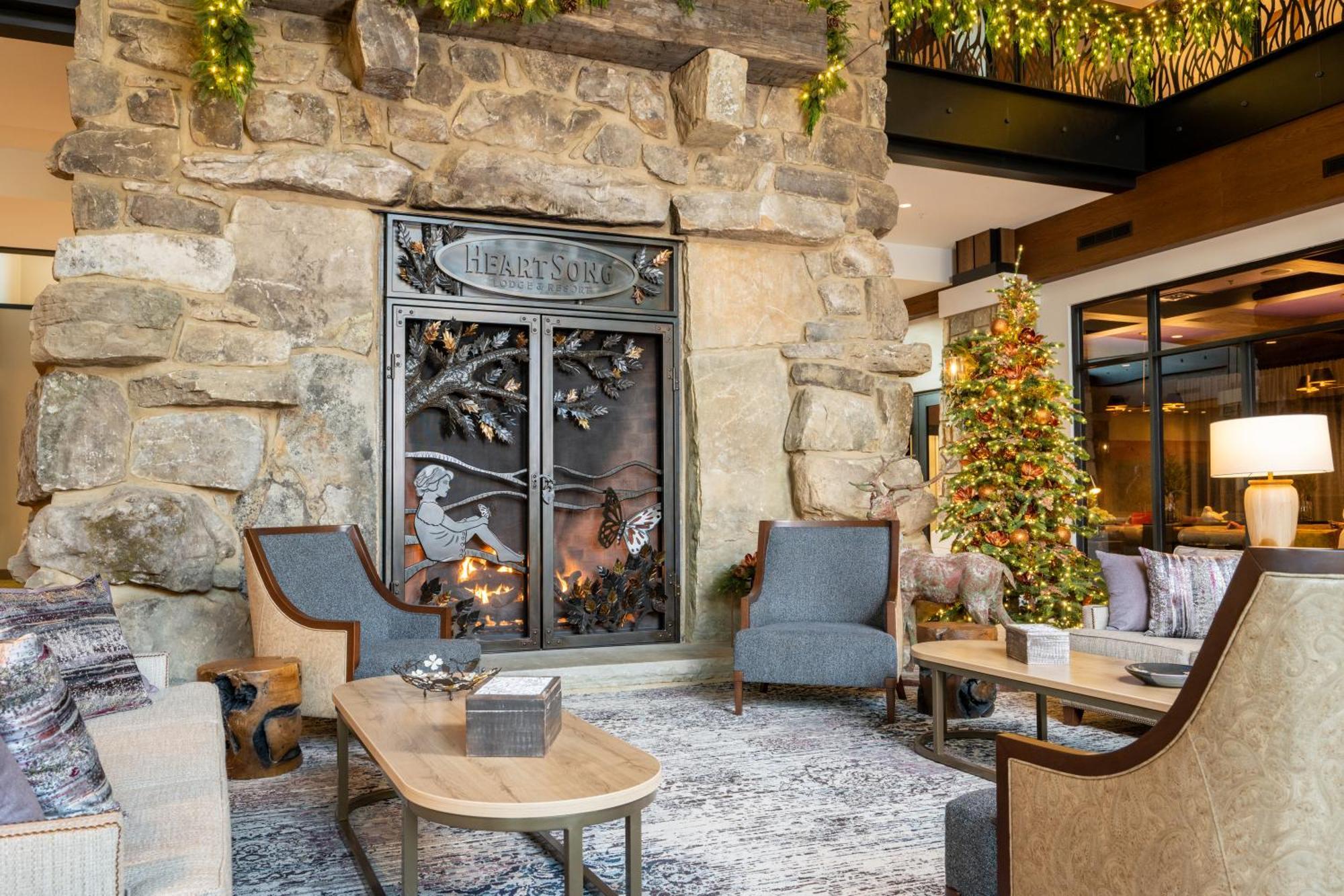 Hotel Dollywood's Heartsong & 4*