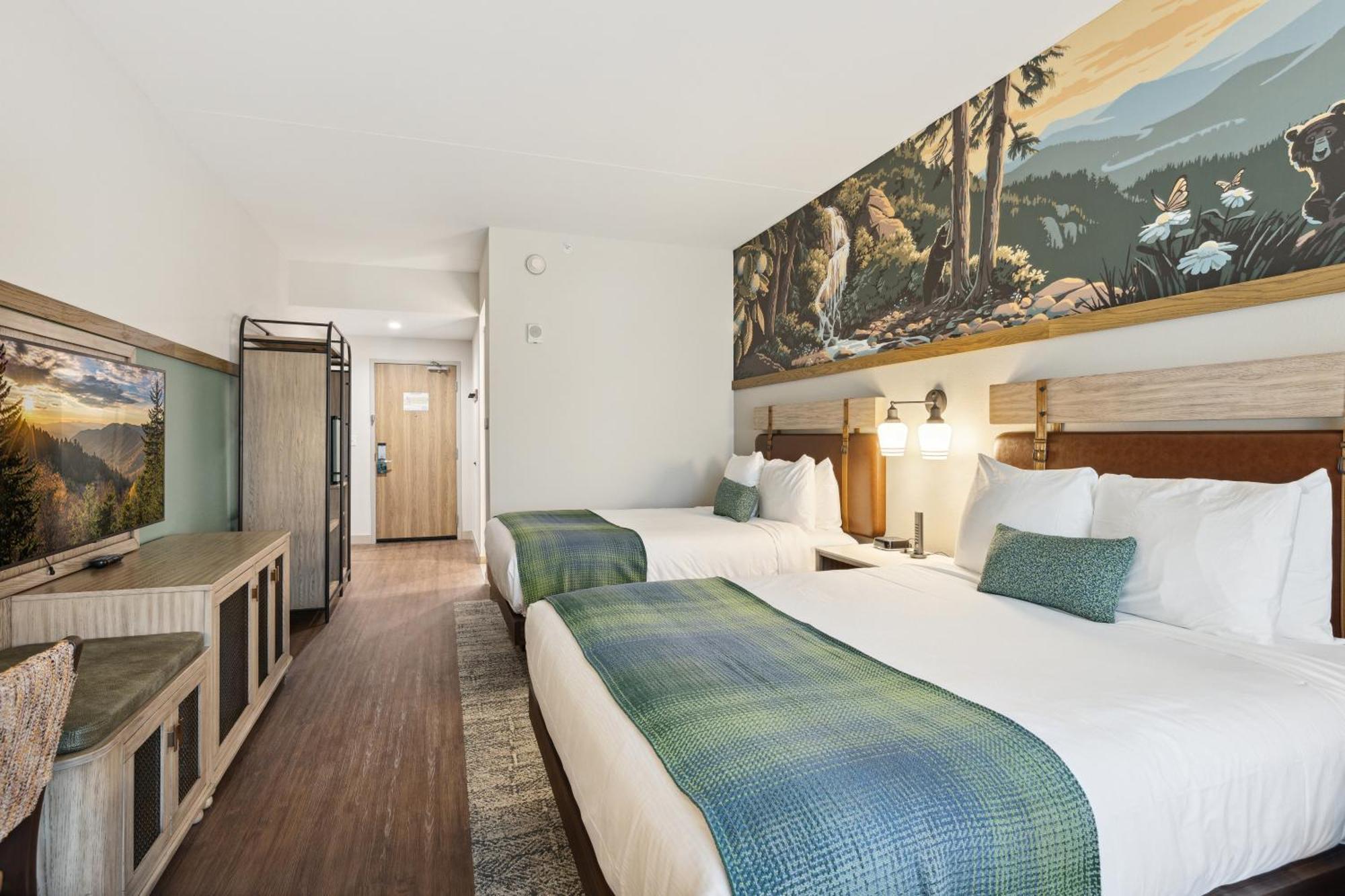 Hotel Dollywood's Heartsong & Pigeon Forge