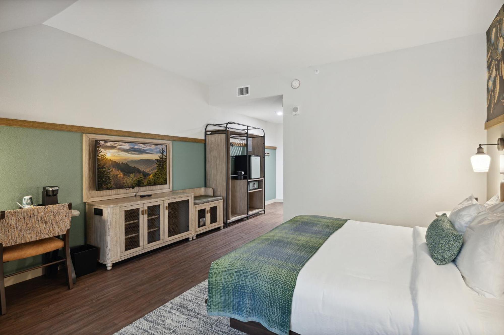 Hotel Dollywood's Heartsong & 4*