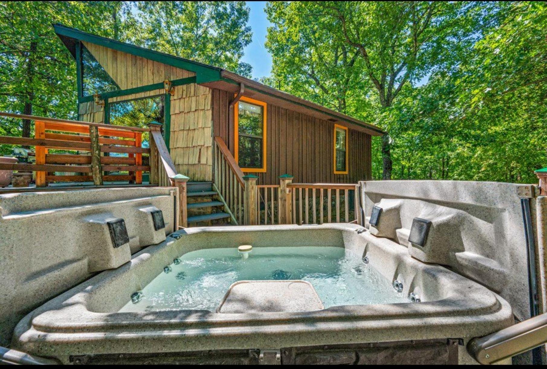Villa 10 Miles Away From The Heart Of It All! Pigeon Forge