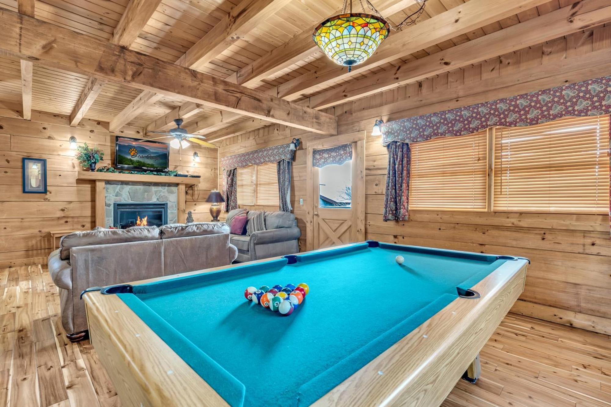 Reflections, Hot Tub, Pool, Wifi, 1089 Free Tickets Each Paid Day, Dollywood And *
