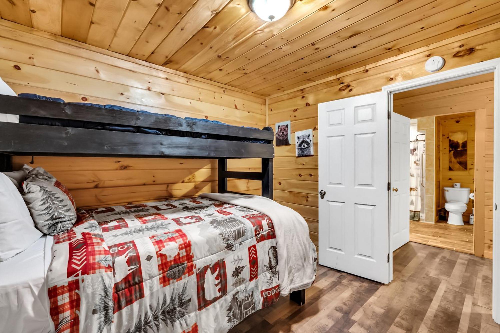 Holiday home Enchanted Memories, Hot Tub, 1089 Of Free Attraction Tickets For Each Paid Day, Dollywood And *