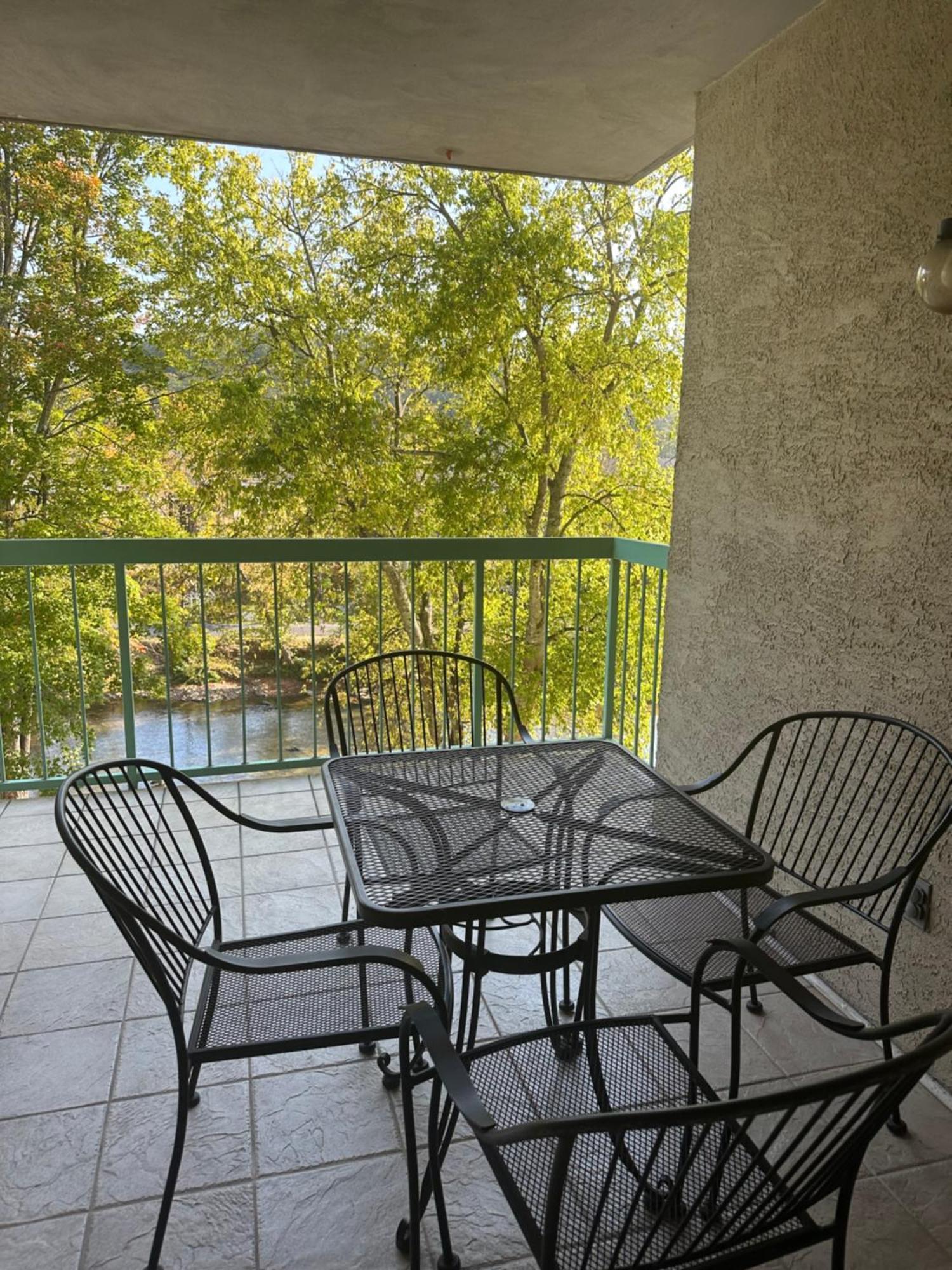 River Place #304 2bd * Pigeon Forge