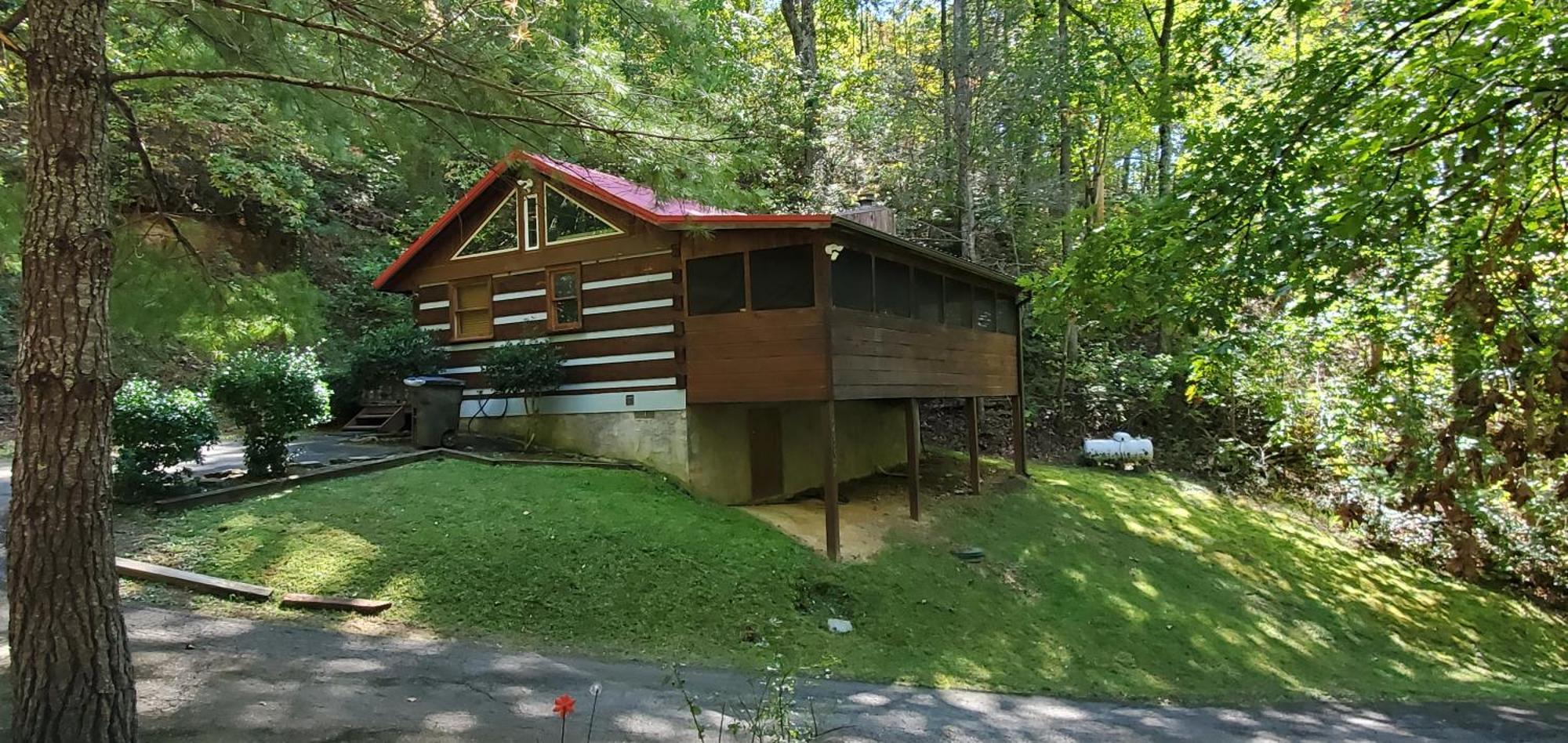 The Robins Nest With Hot Tub Pigeon Forge