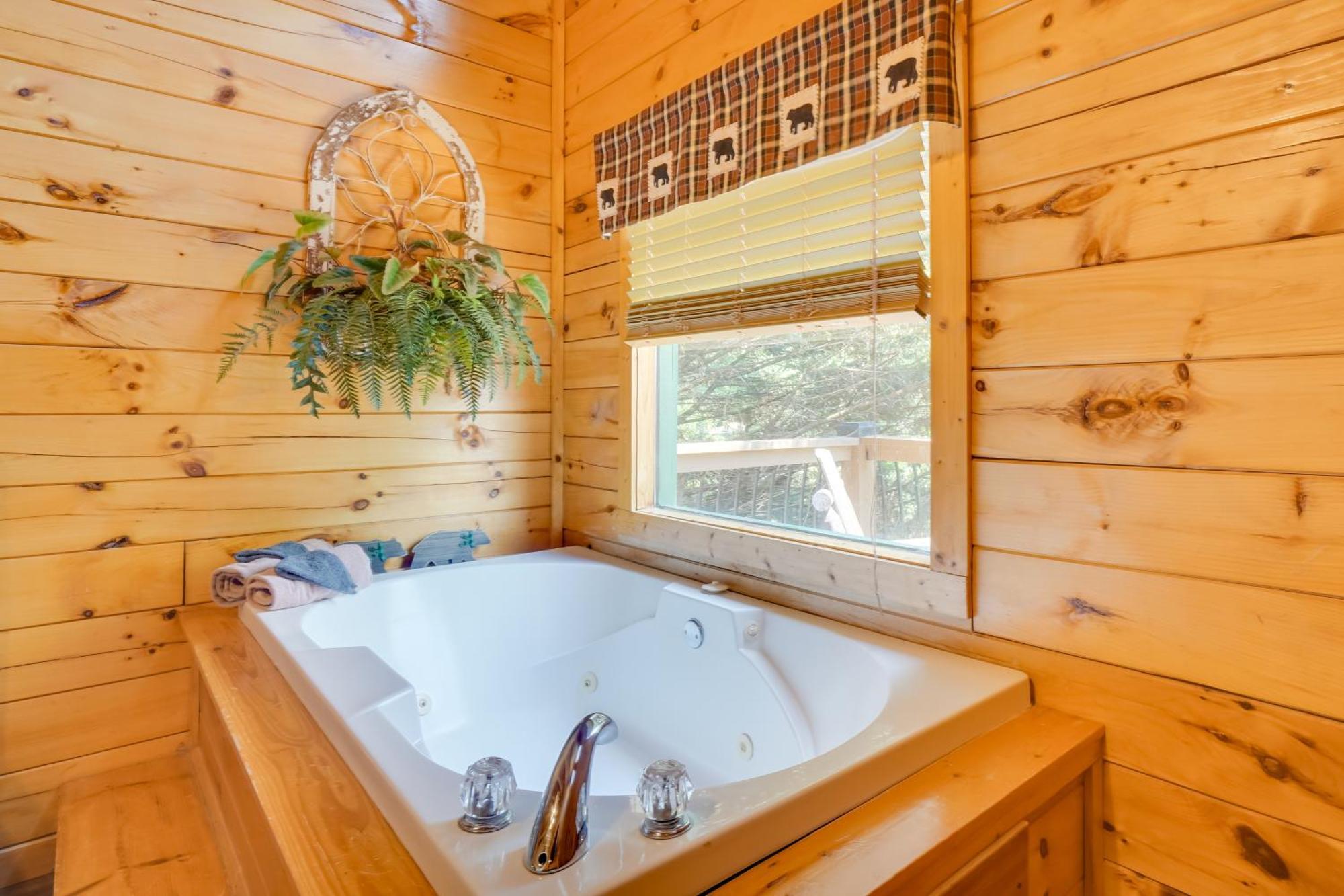 Holiday home Cabin With Hot Tub 5 Mi To Dollywood *