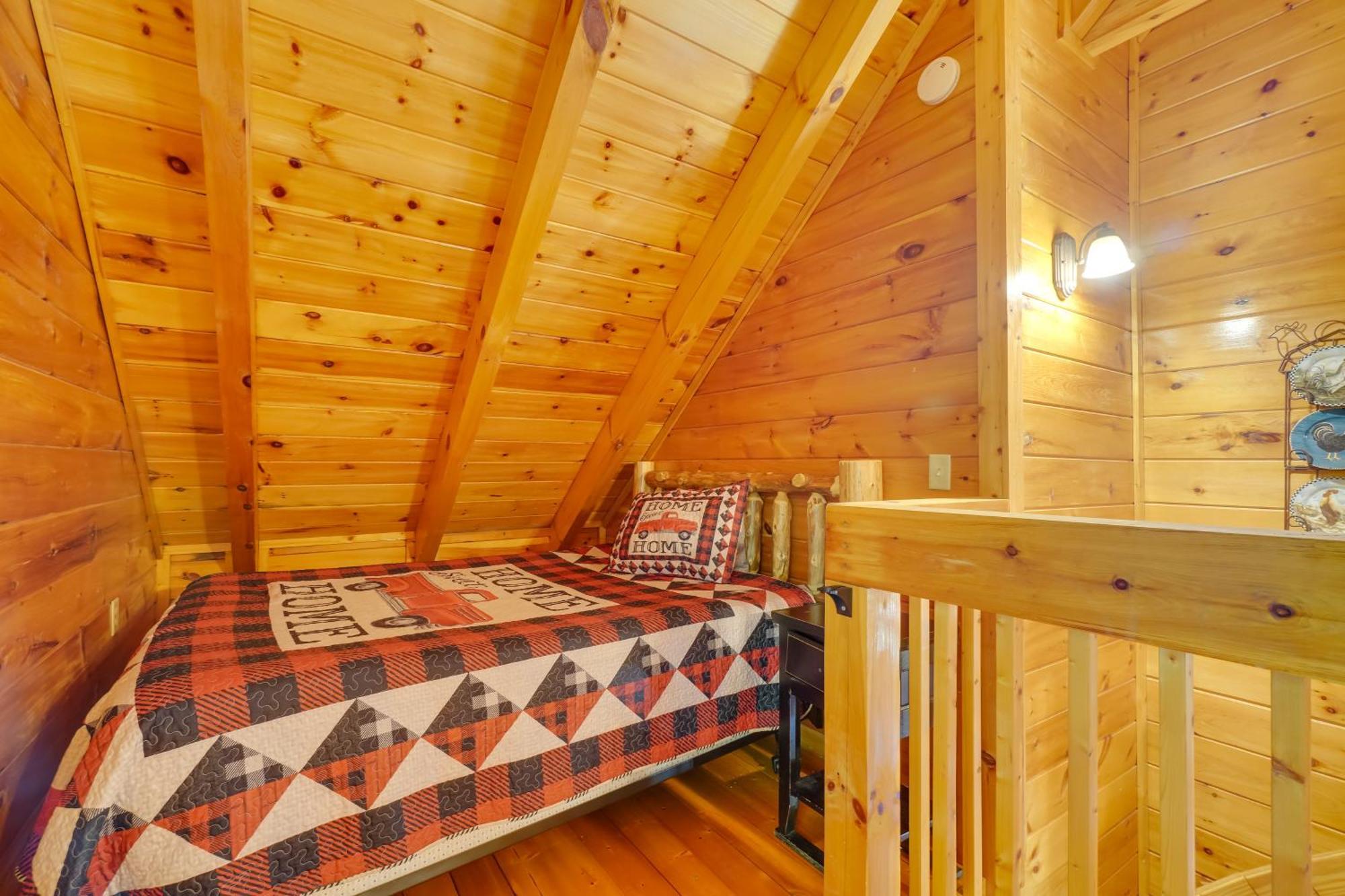 Holiday home Cabin With Hot Tub 5 Mi To Dollywood *