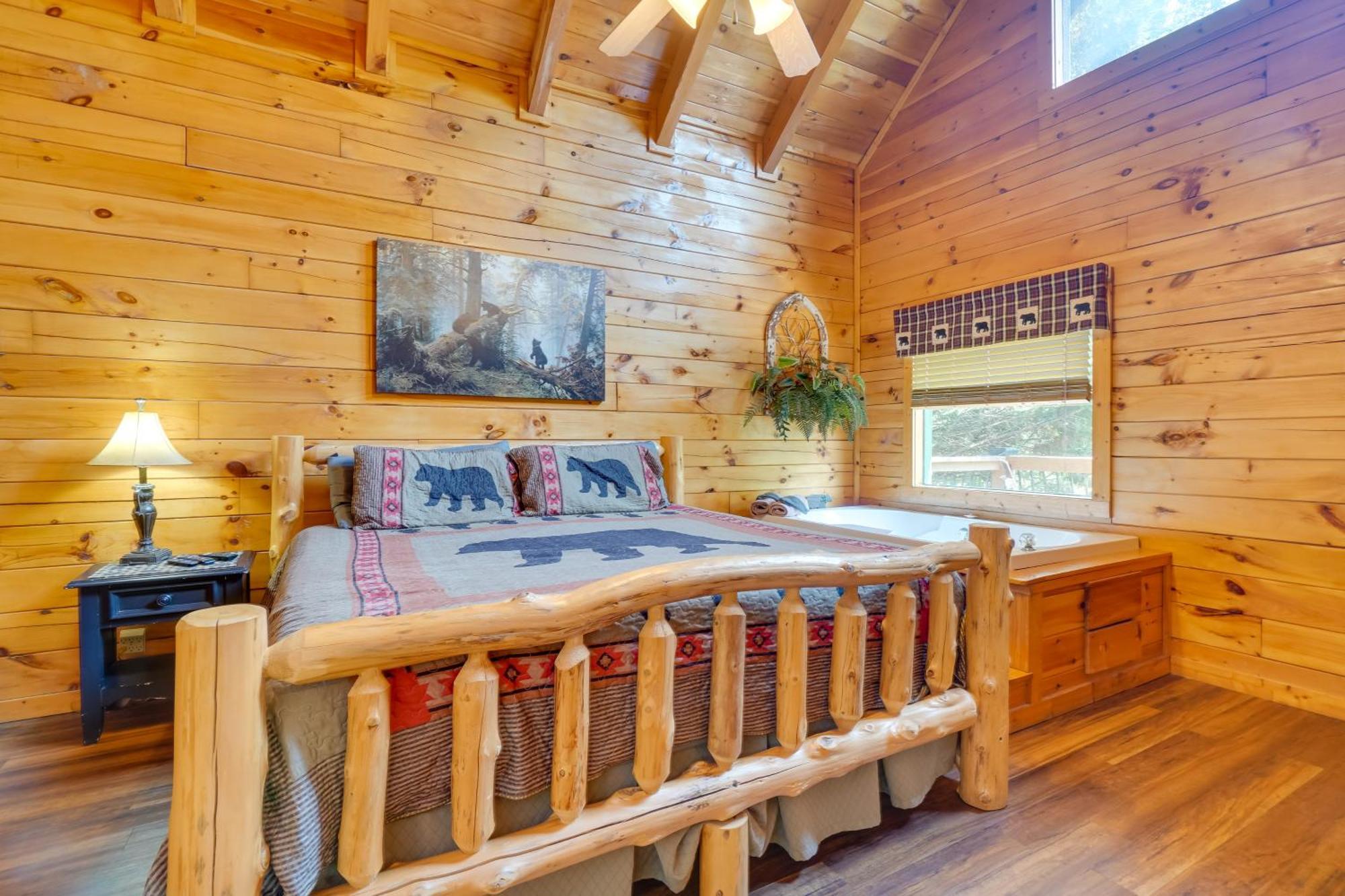 Holiday home Cabin With Hot Tub 5 Mi To Dollywood Pigeon Forge