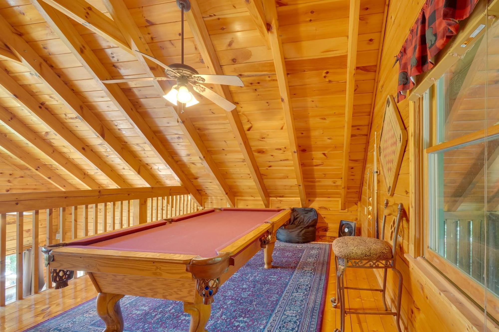 Cabin With Hot Tub 5 Mi To Dollywood Holiday home