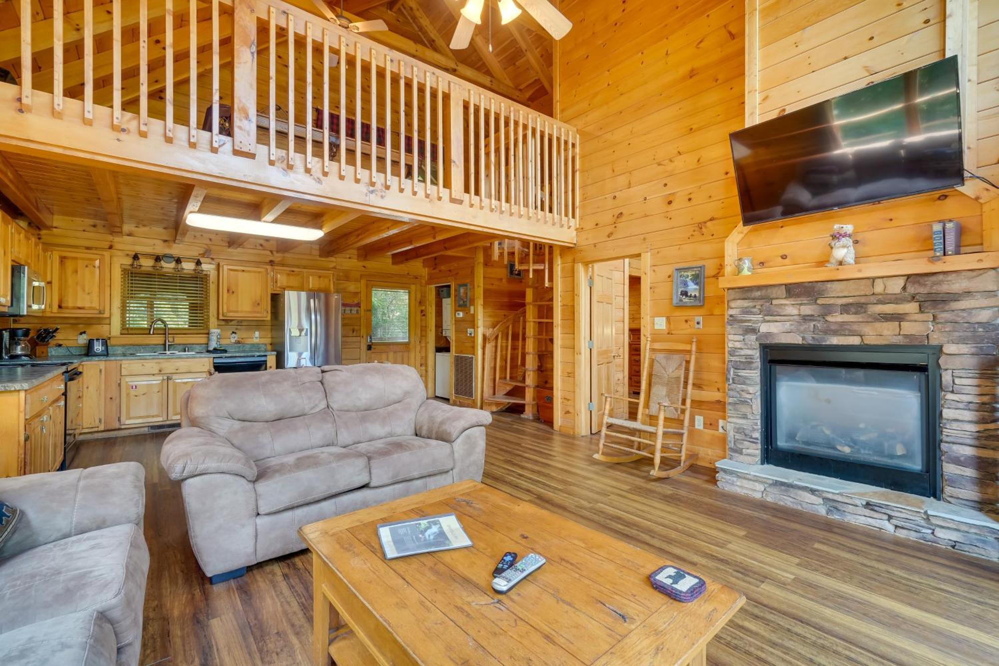 Cabin With Hot Tub 5 Mi To Dollywood Holiday home